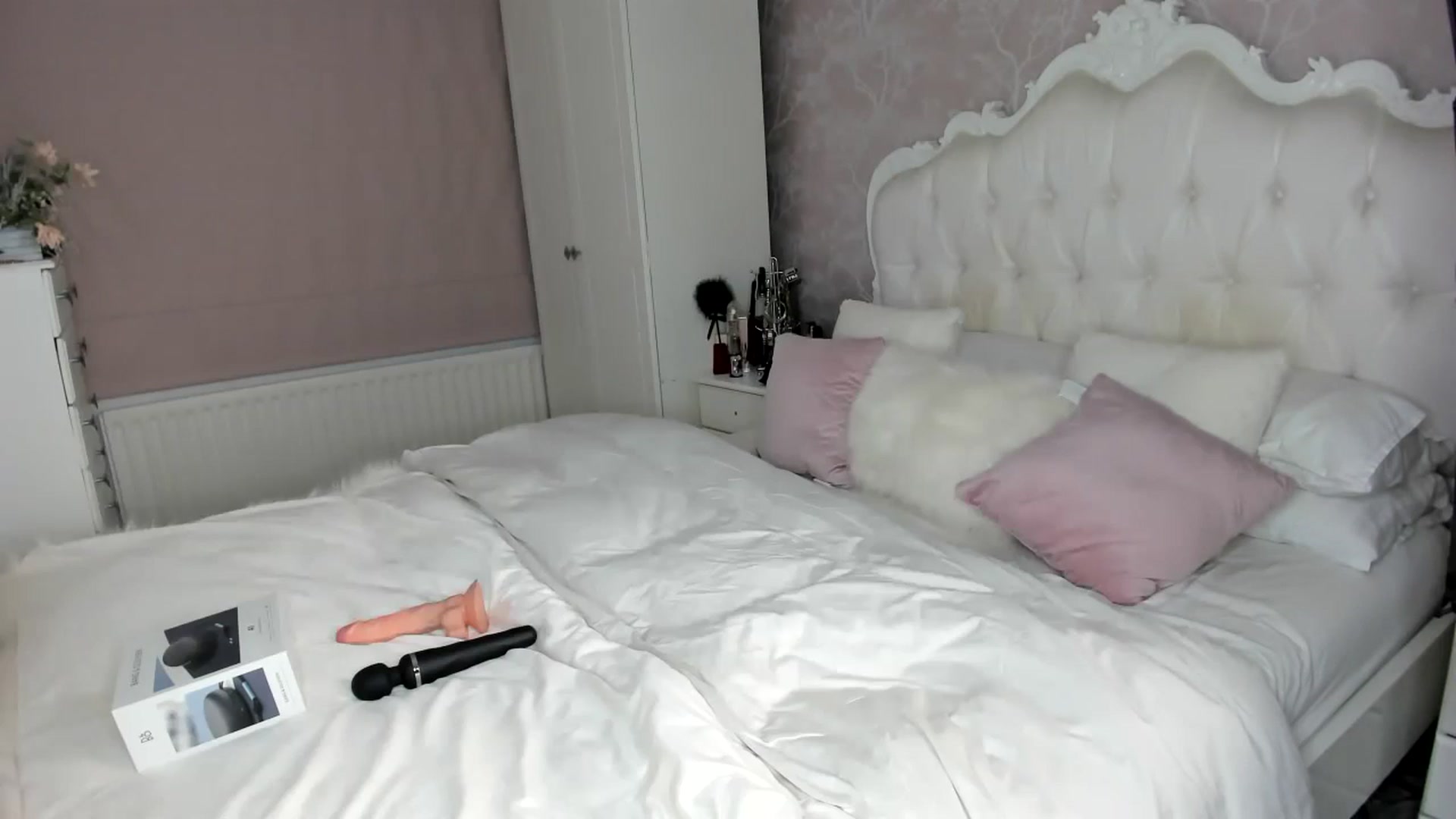 Gallery image thumbnail from Klo35's myfreecams stream on, 10/31/2023, 11:06 image 12 of 20