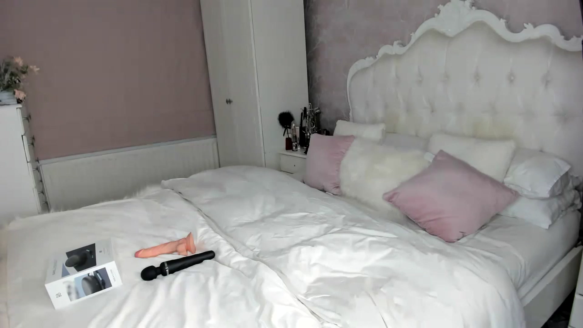 Gallery image thumbnail from Klo35's myfreecams stream on, 10/31/2023, 11:06 image 10 of 20