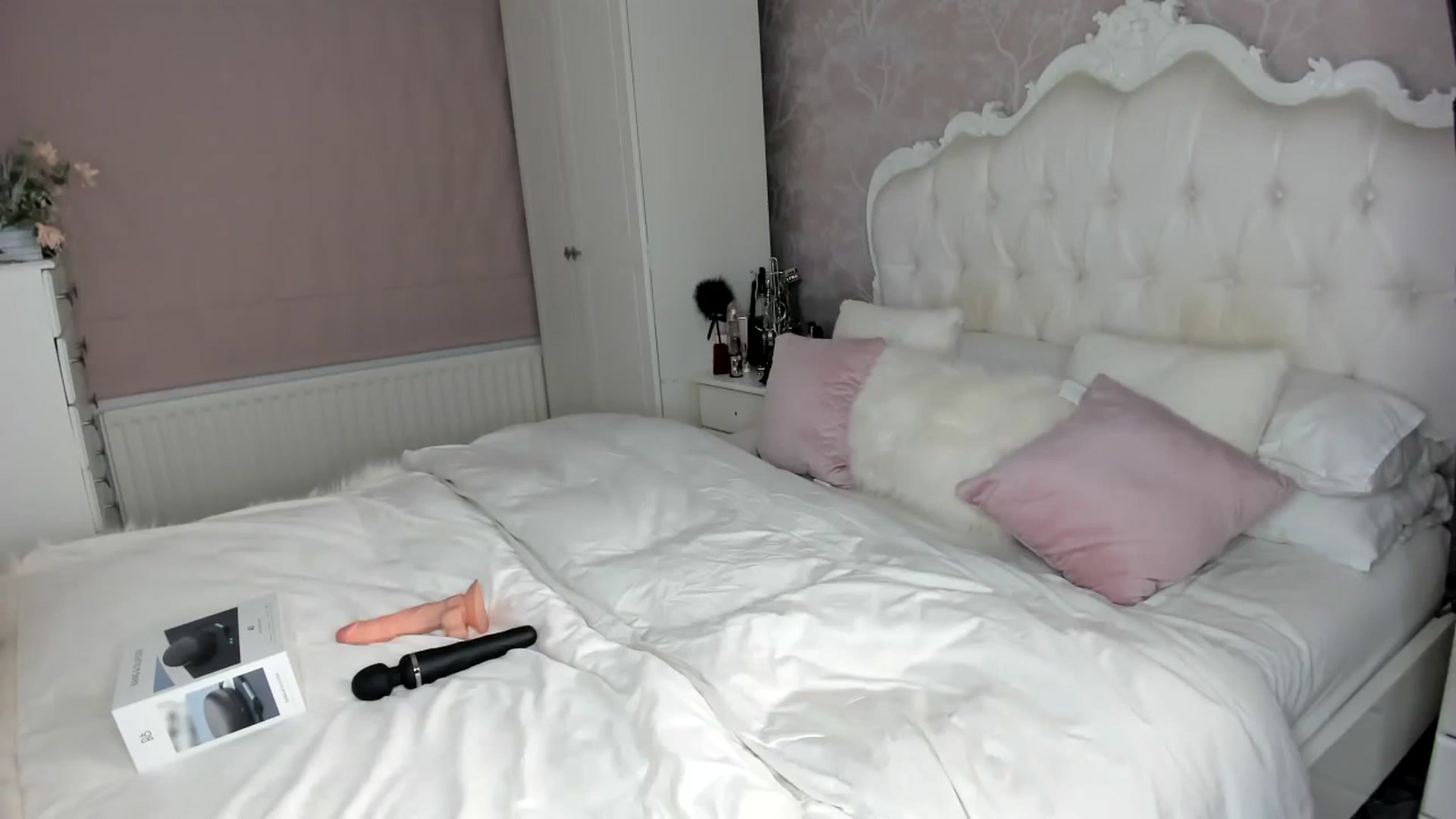 Gallery image thumbnail from Klo35's myfreecams stream on, 10/31/2023, 11:06 image 11 of 20