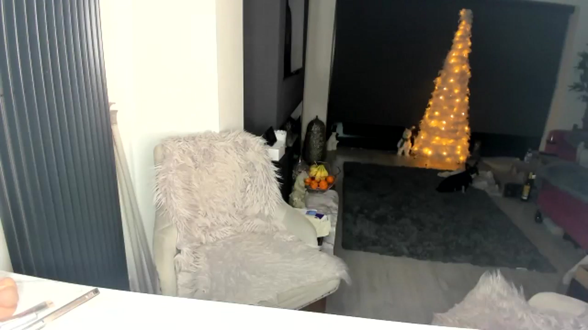 Gallery image thumbnail from Klo35's myfreecams stream on, 01/01/2024, 24:01 image 17 of 20