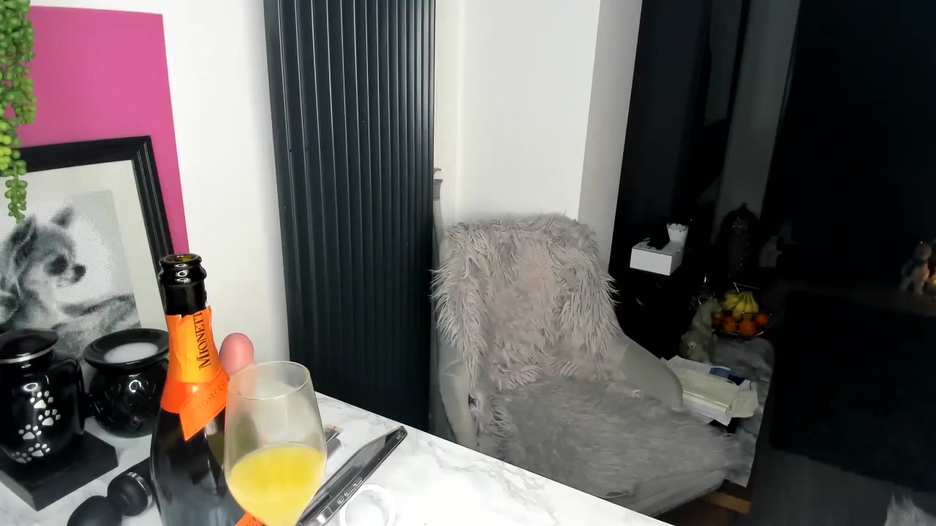 Gallery image thumbnail from Klo35's myfreecams stream on, 01/01/2024, 24:01 image 9 of 20