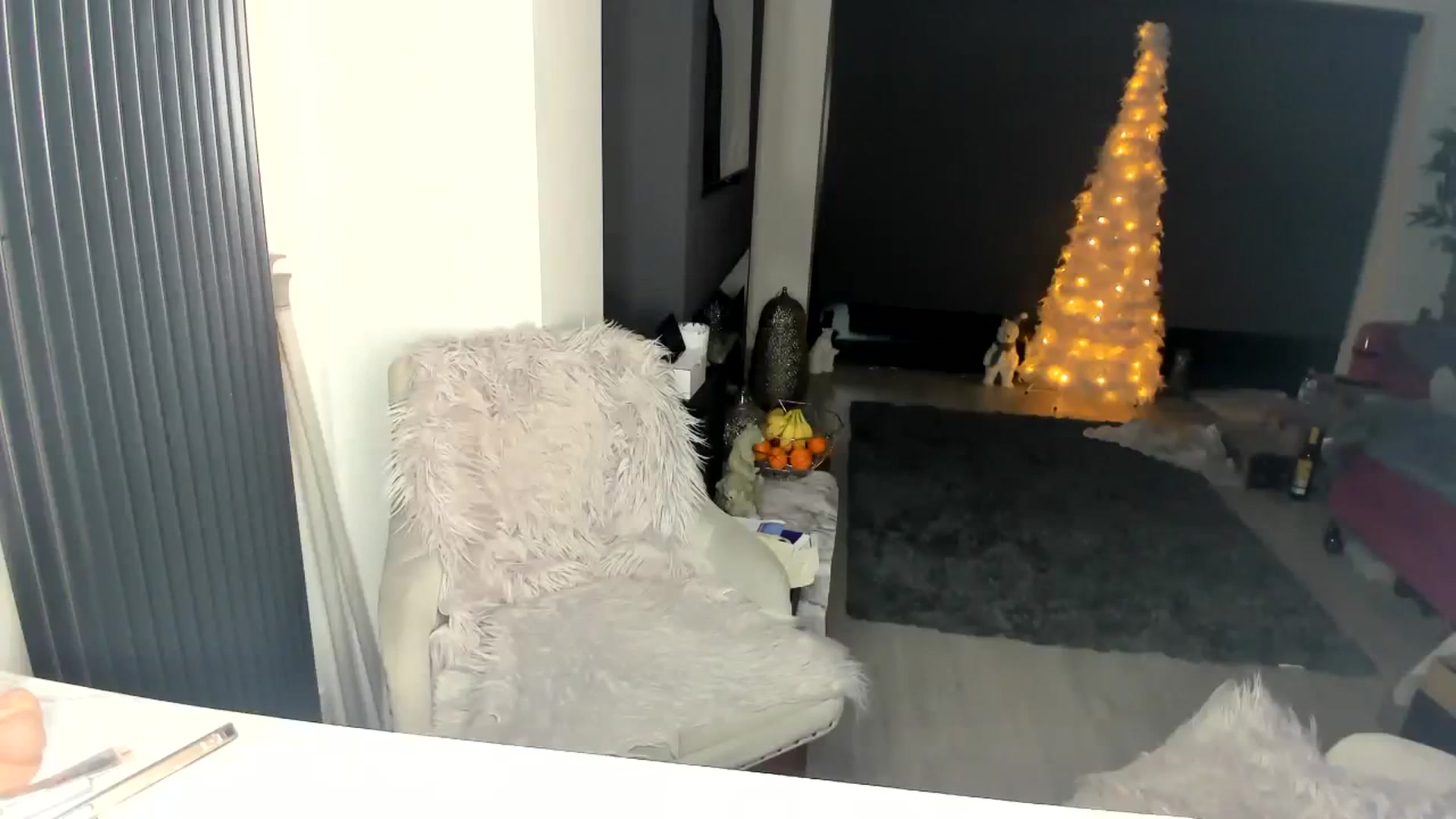Gallery image thumbnail from Klo35's myfreecams stream on, 01/01/2024, 24:01 image 19 of 20