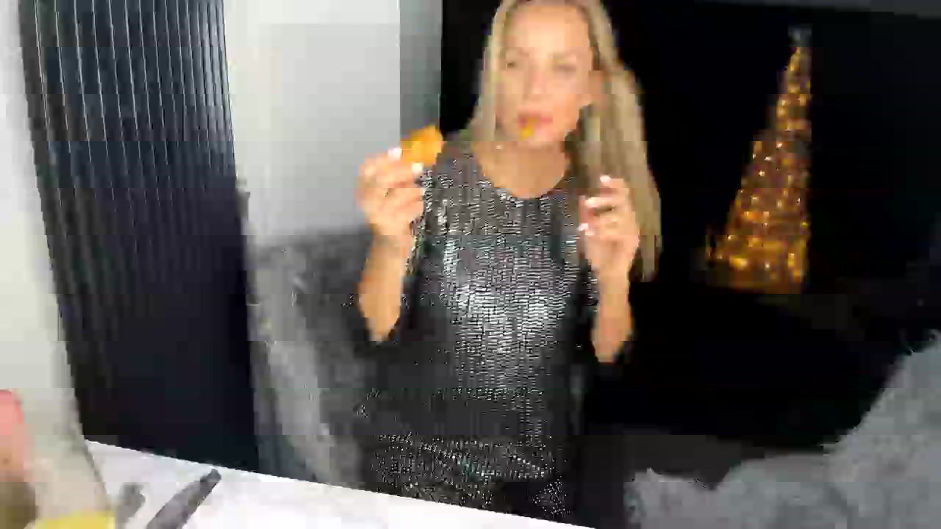 Gallery image thumbnail from Klo35's myfreecams stream on, 01/01/2024, 24:01 image 7 of 20