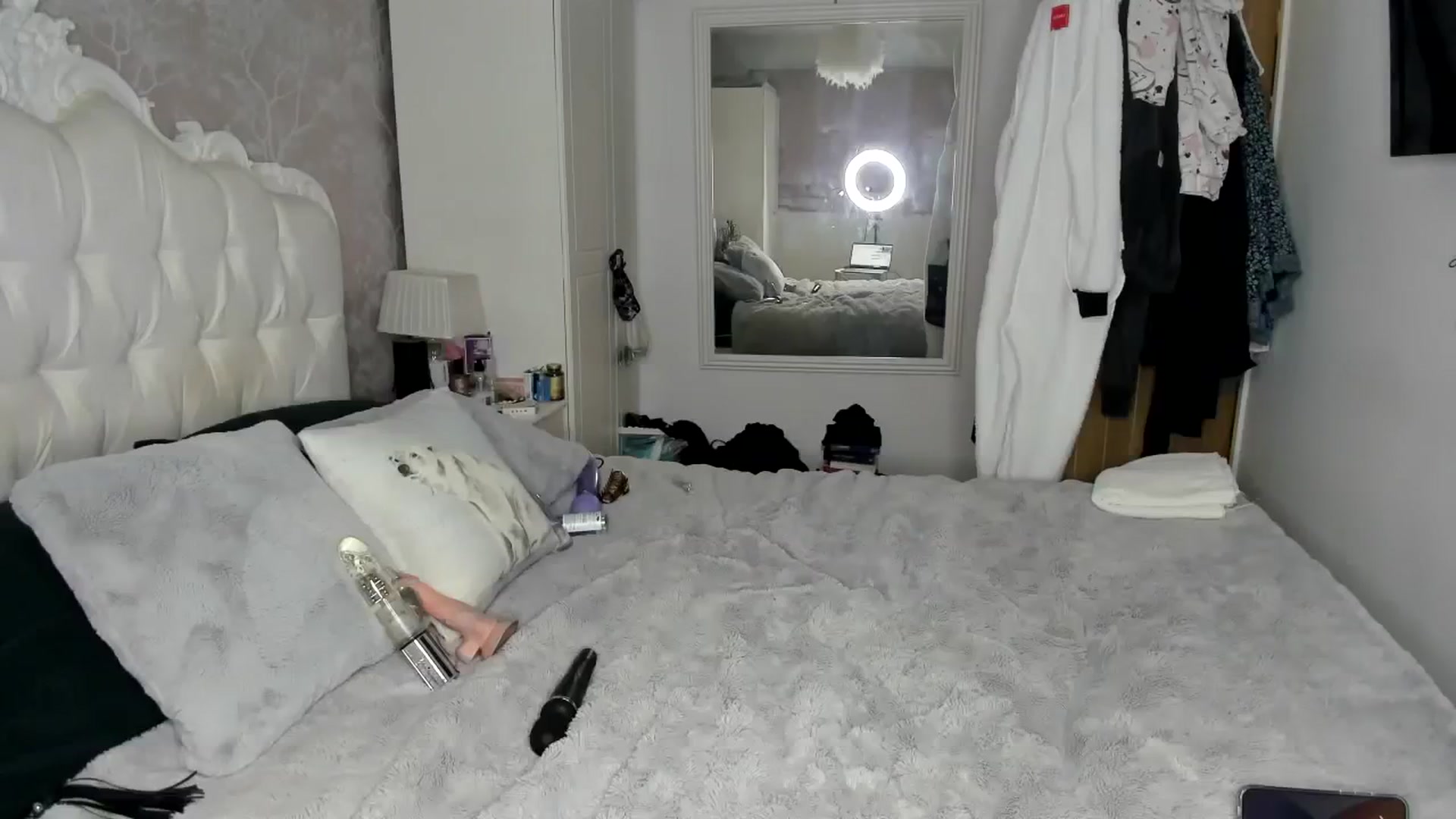 Gallery image thumbnail from Klo35's myfreecams stream on, 01/07/2024, 17:37 image 18 of 20
