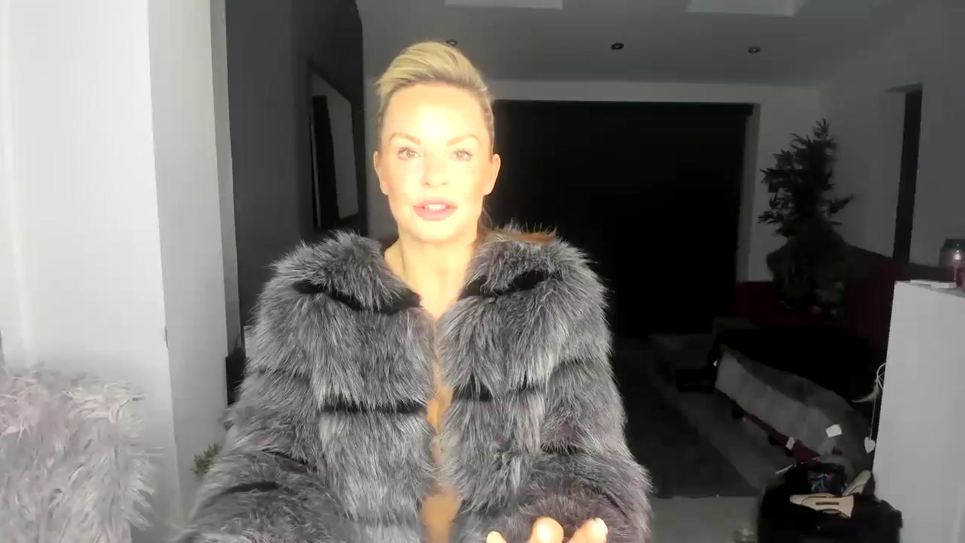 Gallery image thumbnail from Klo35's myfreecams stream on, 01/15/2024, 24:41 image 1 of 20