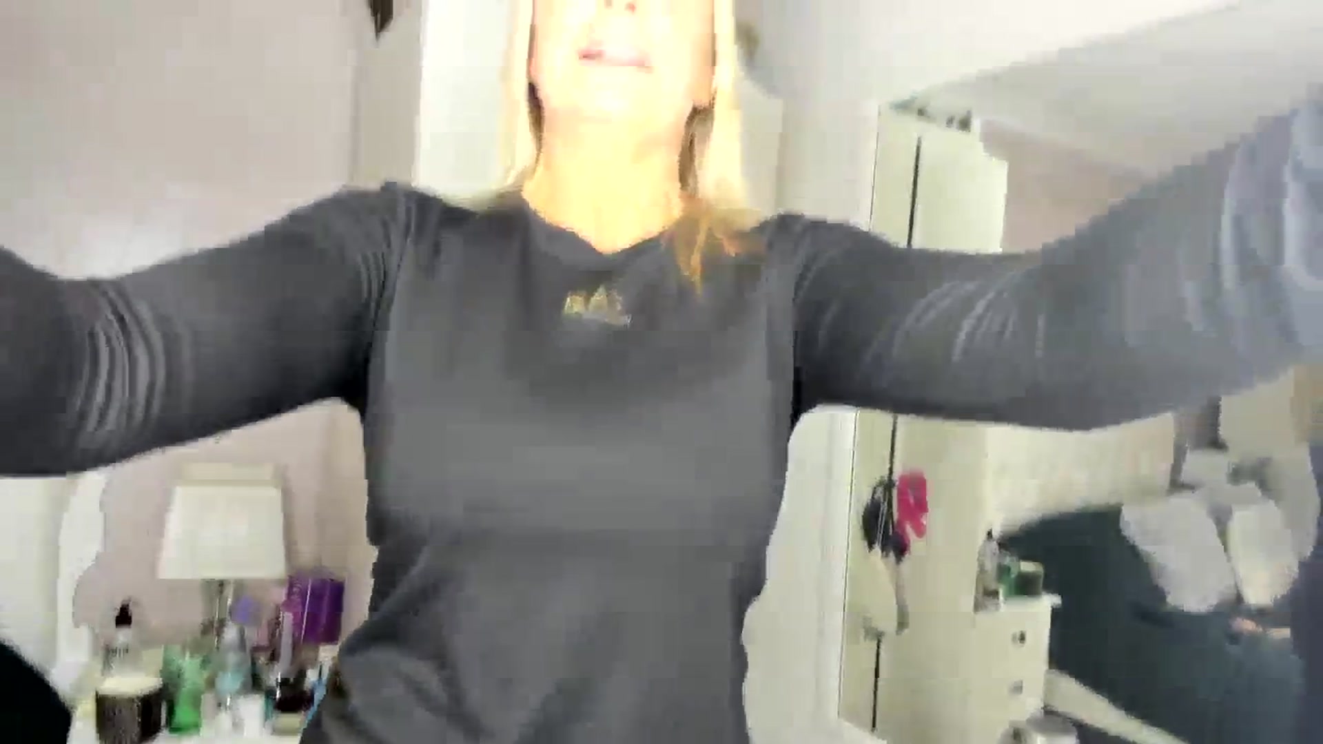 Gallery image thumbnail from Klo35's myfreecams stream on, 01/28/2024, 17:08 image 8 of 20