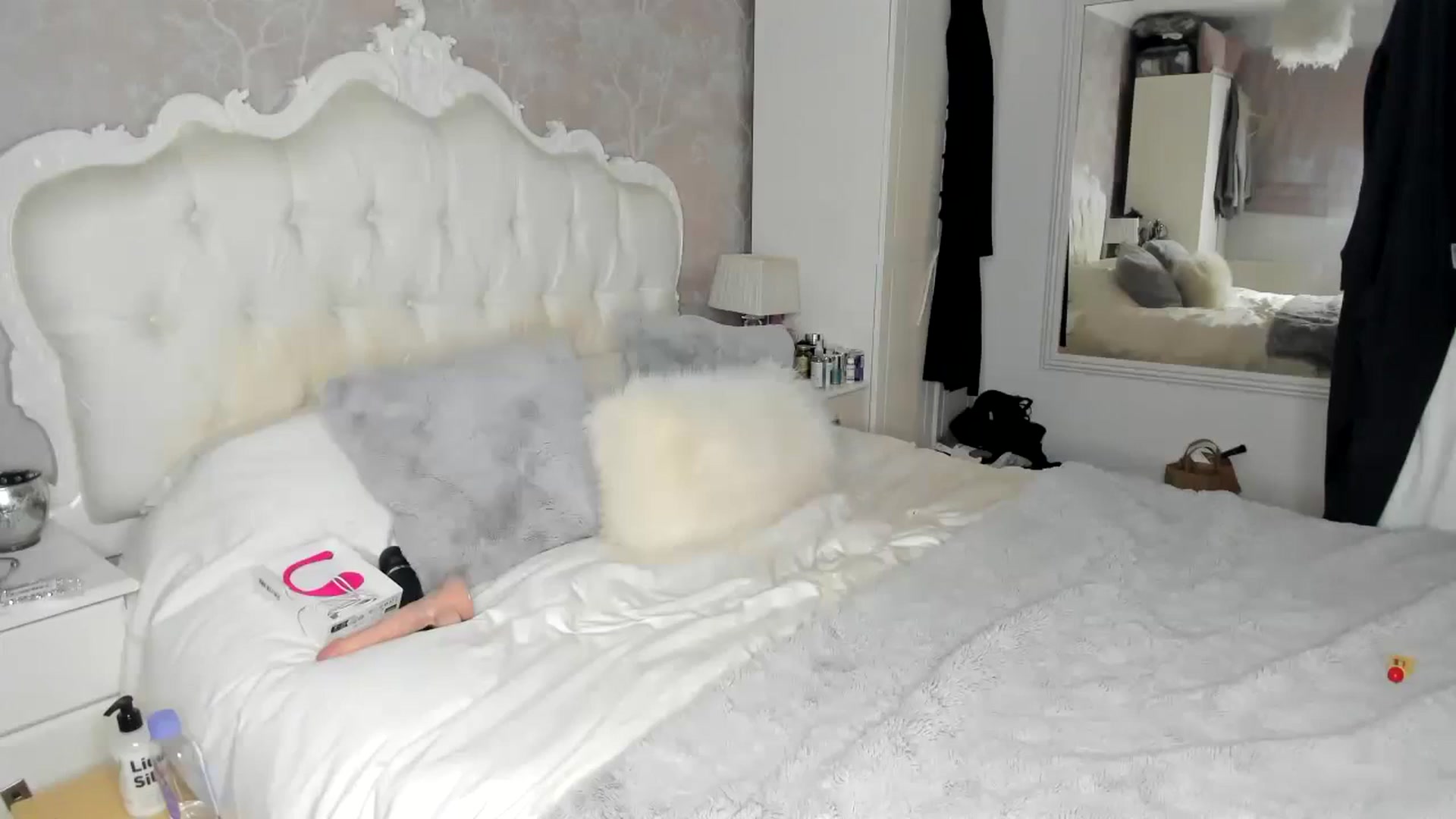 Gallery image thumbnail from Klo35's myfreecams stream on, 02/18/2024, 22:40 image 2 of 20
