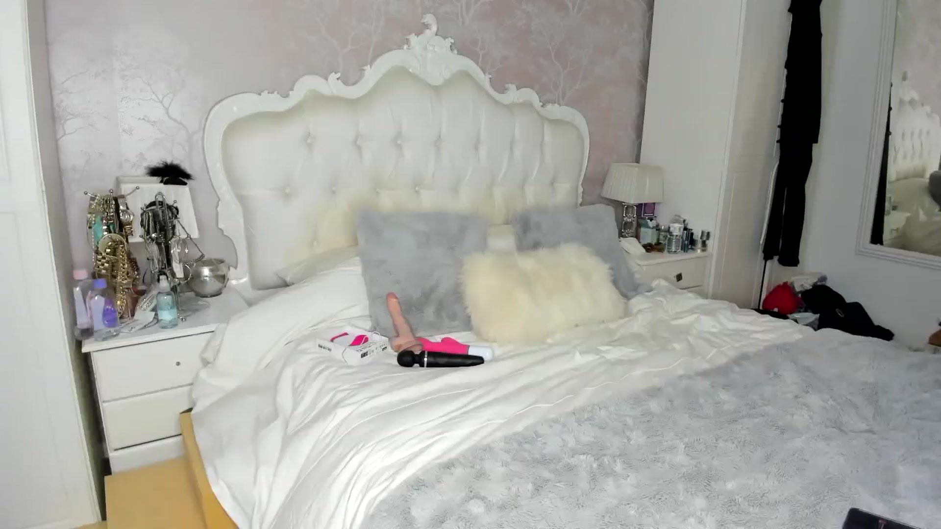 Gallery image thumbnail from Klo35's myfreecams stream on, 02/29/2024, 19:06 image 2 of 20
