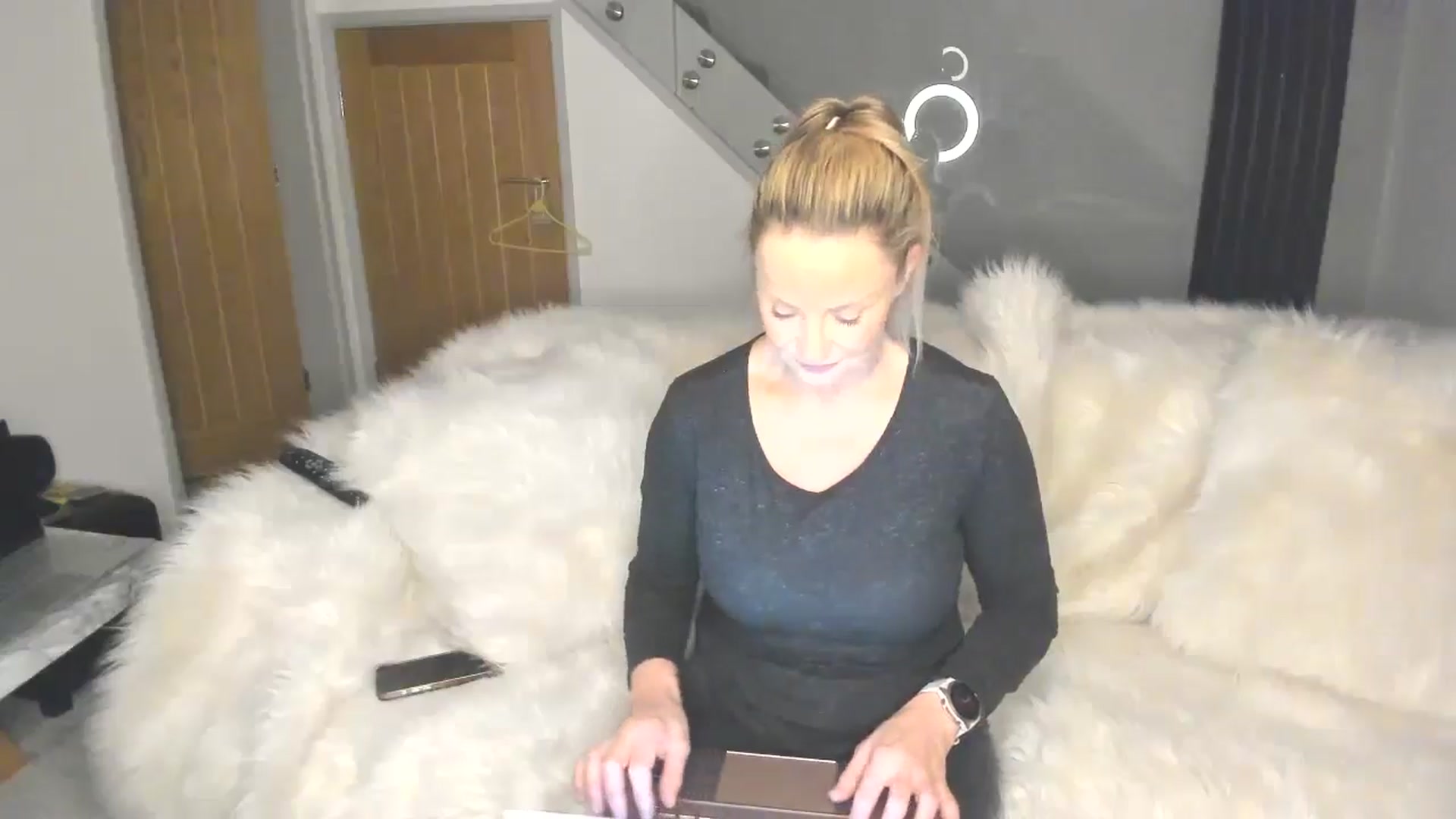 Gallery image thumbnail from Klo35's myfreecams stream on, 02/19/2025, 20:51 image 6 of 20
