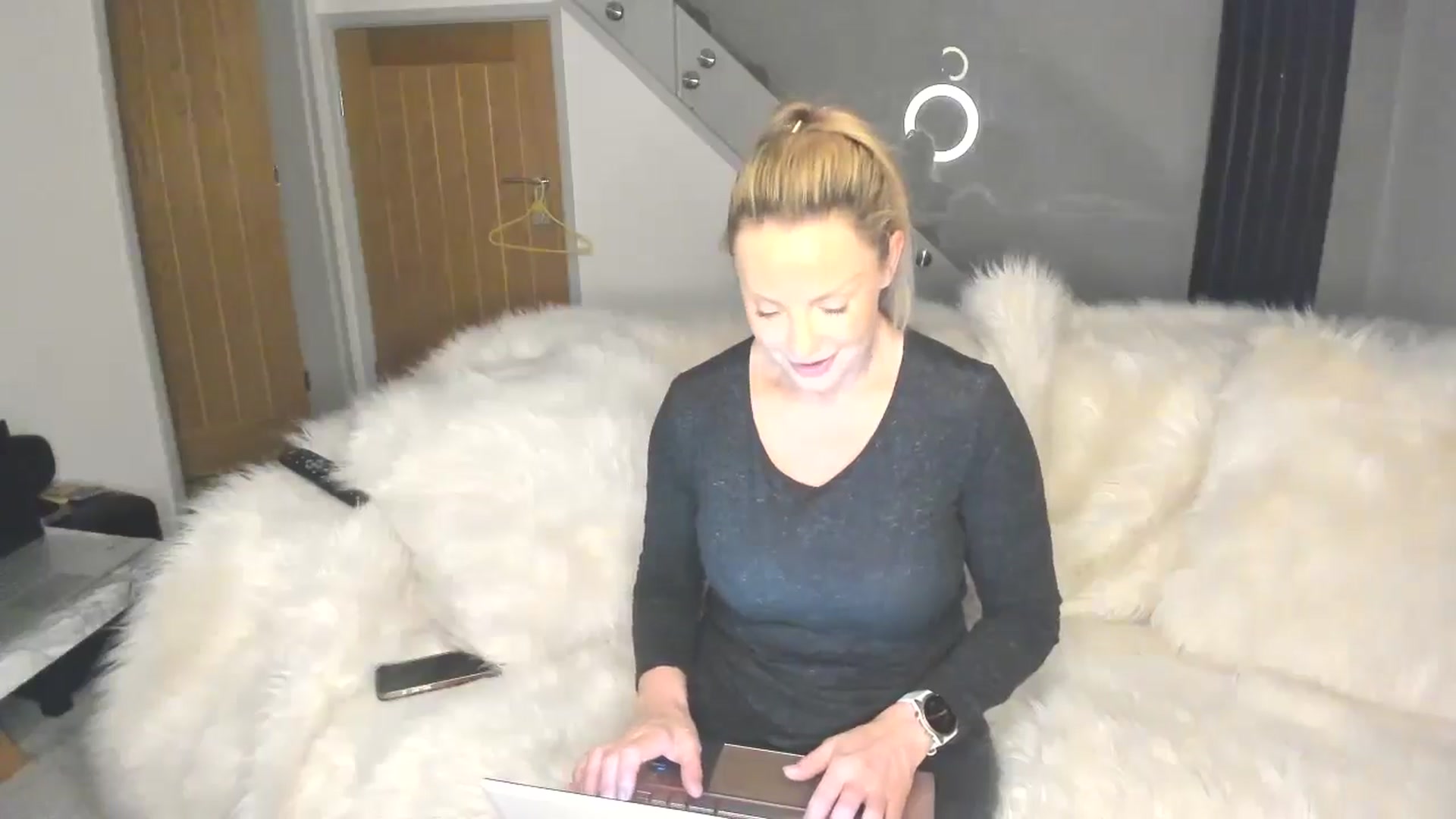 Gallery image thumbnail from Klo35's myfreecams stream on, 02/19/2025, 20:51 image 5 of 20