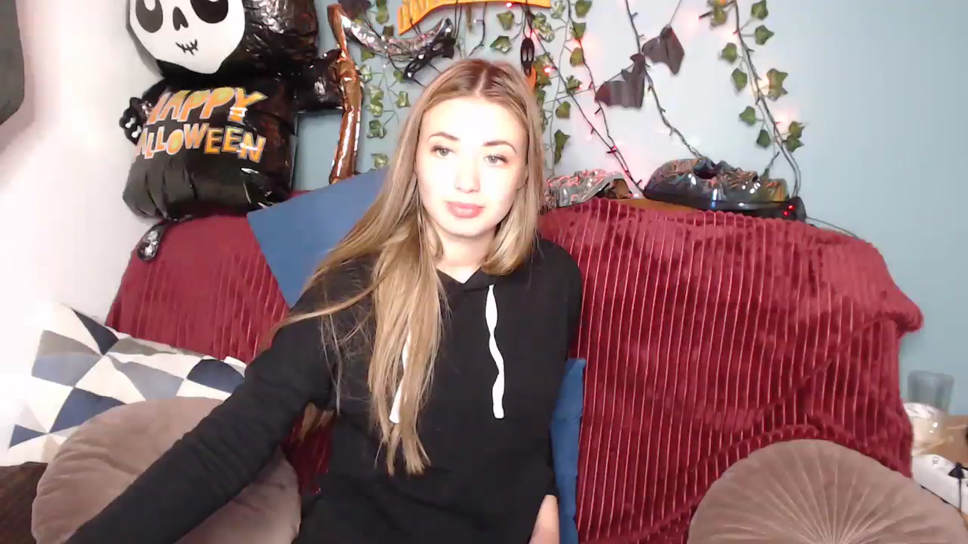 Gallery image thumbnail from Klorisse's myfreecams stream on, 10/16/2023, 17:26 image 16 of 20