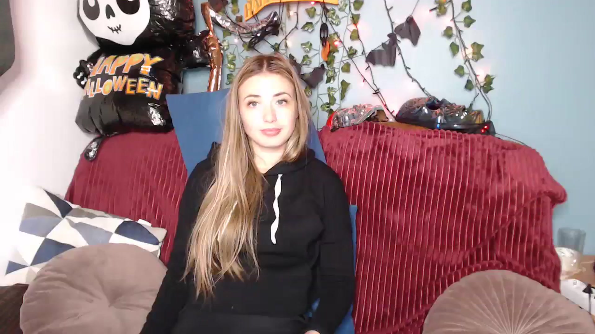 Gallery image thumbnail from Klorisse's myfreecams stream on, 10/16/2023, 17:26 image 5 of 20