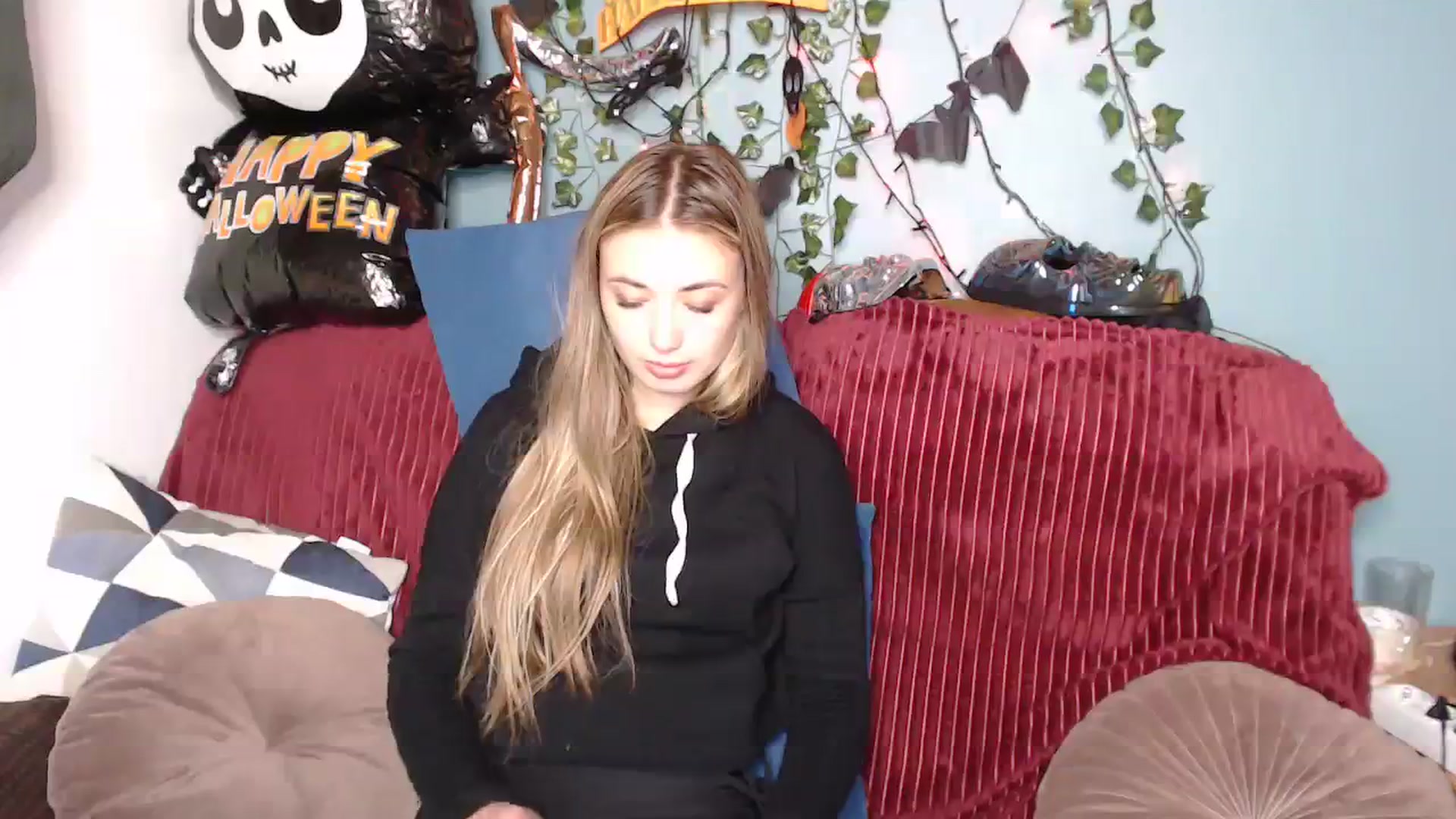Gallery image thumbnail from Klorisse's myfreecams stream on, 10/16/2023, 17:26 image 3 of 20