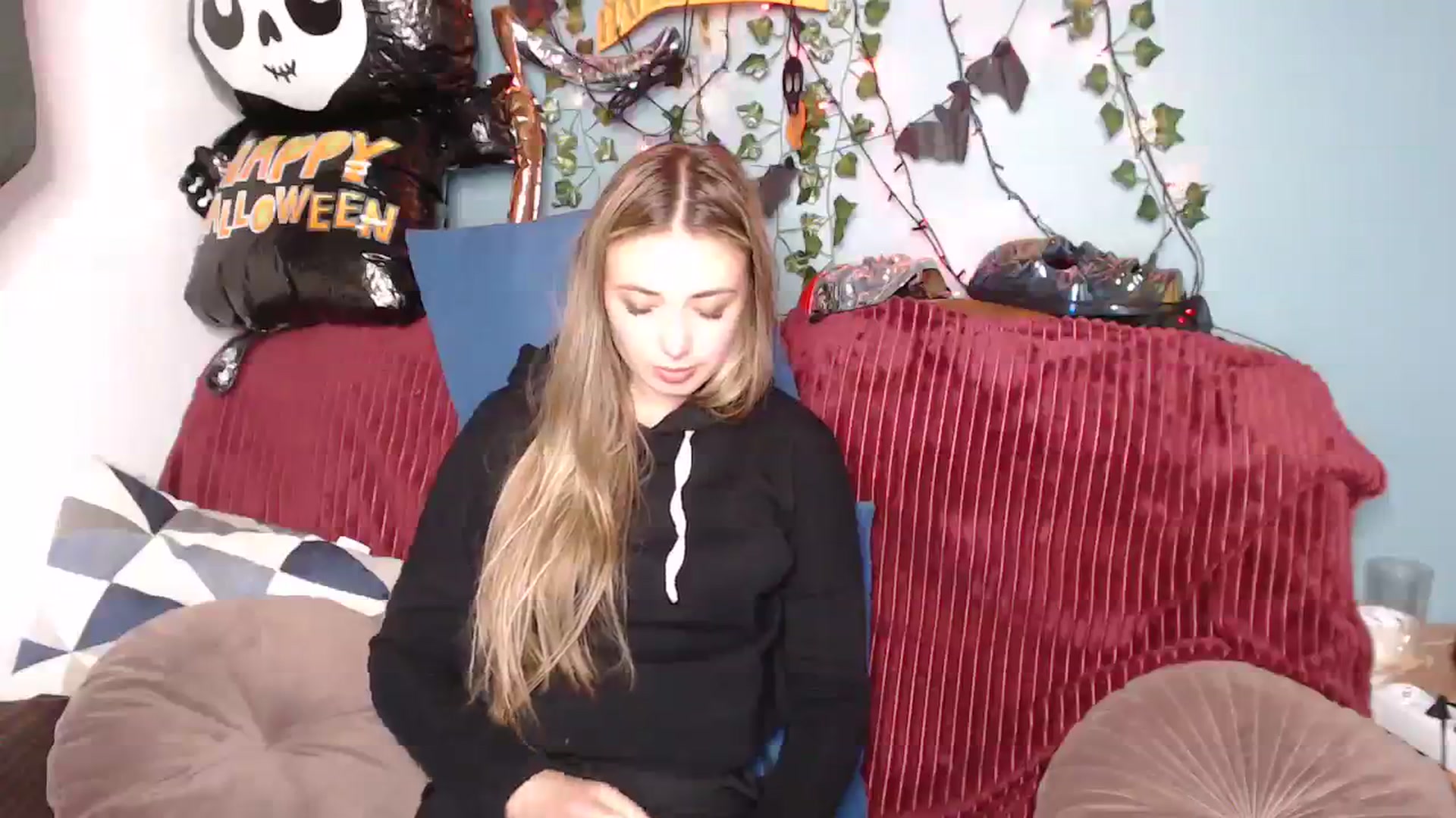Gallery image thumbnail from Klorisse's myfreecams stream on, 10/16/2023, 17:26 image 2 of 20