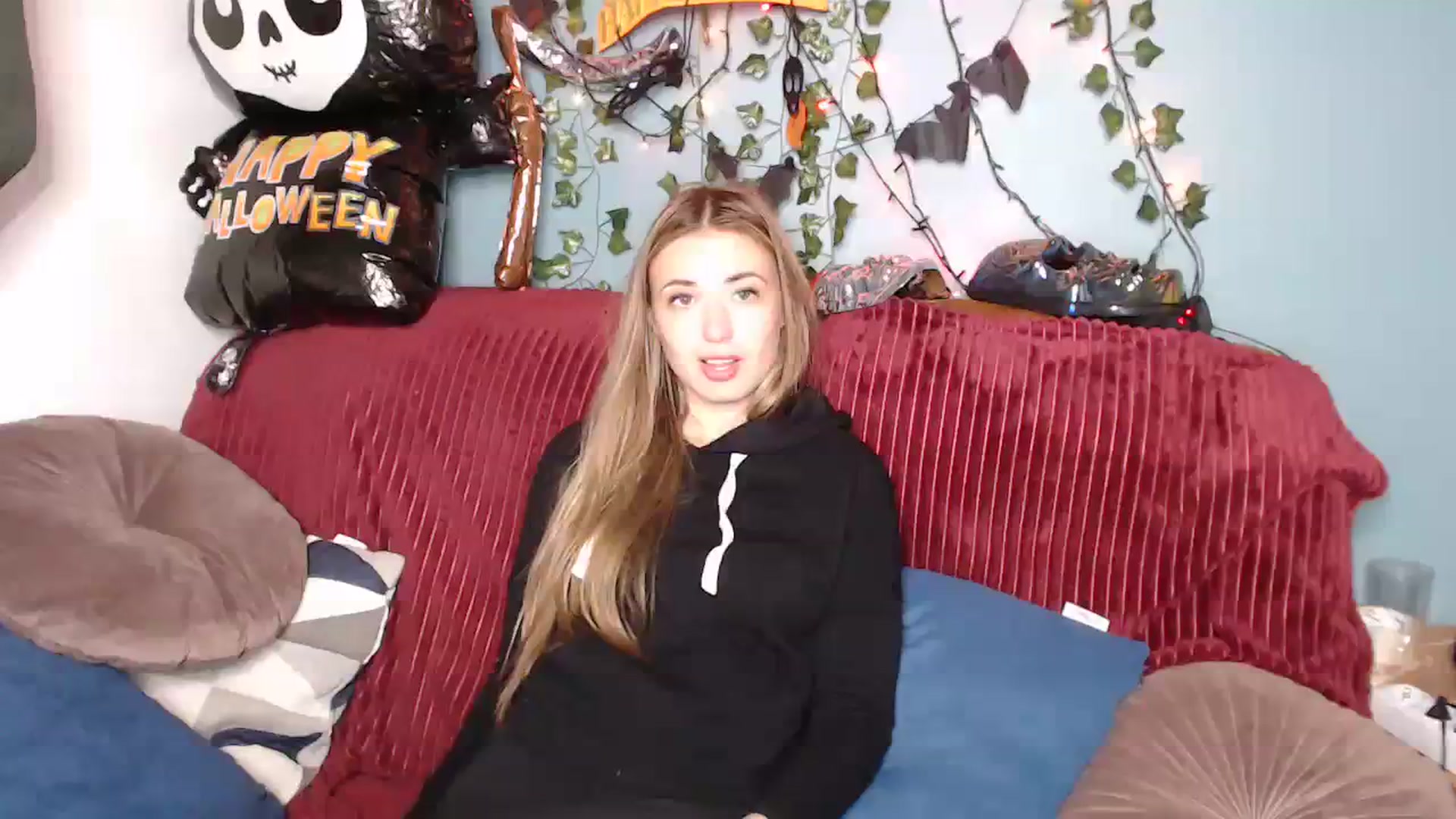 Gallery image thumbnail from Klorisse's myfreecams stream on, 10/16/2023, 17:26 image 1 of 20