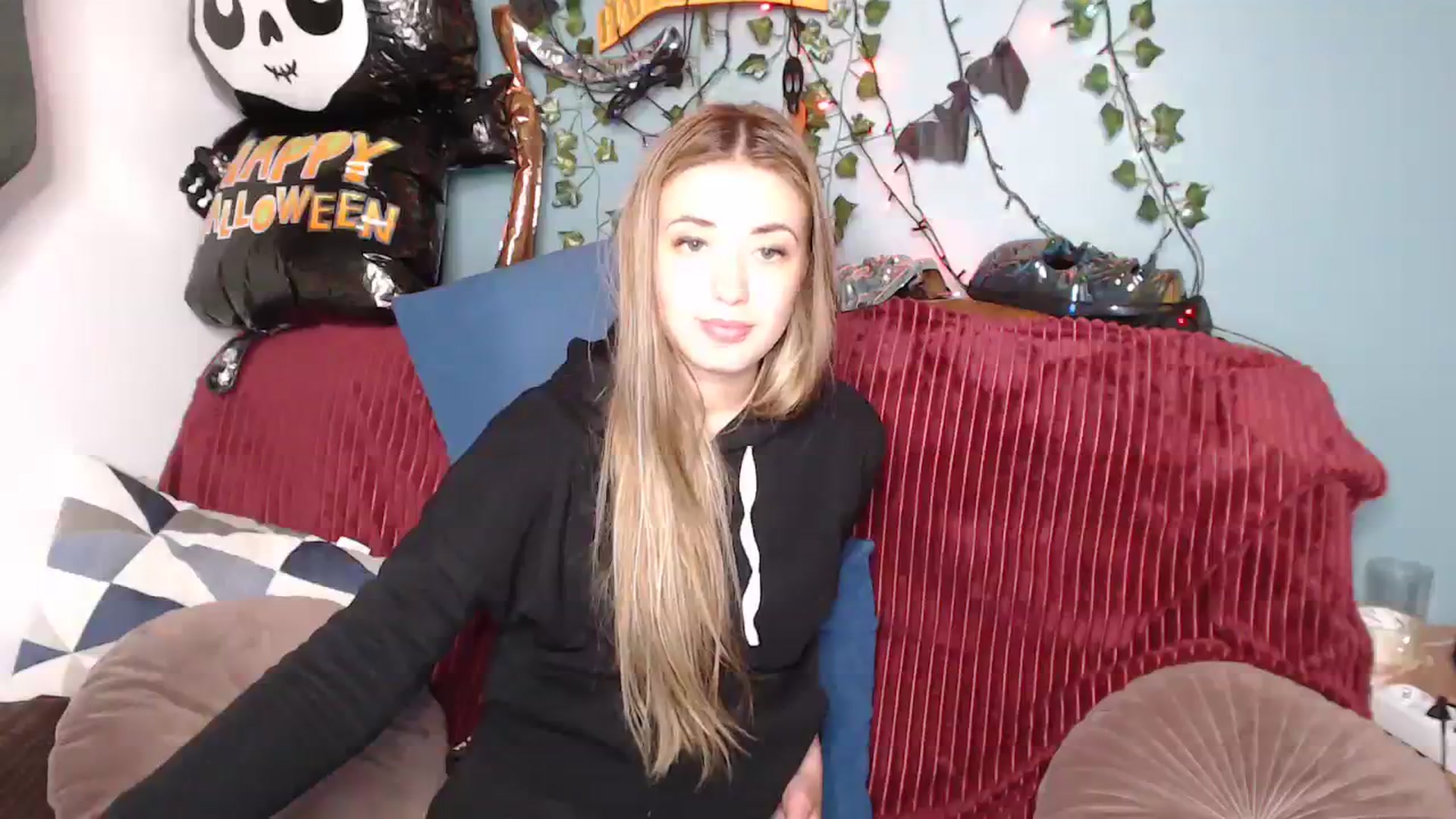 Gallery image thumbnail from Klorisse's myfreecams stream on, 10/16/2023, 17:26 image 8 of 20