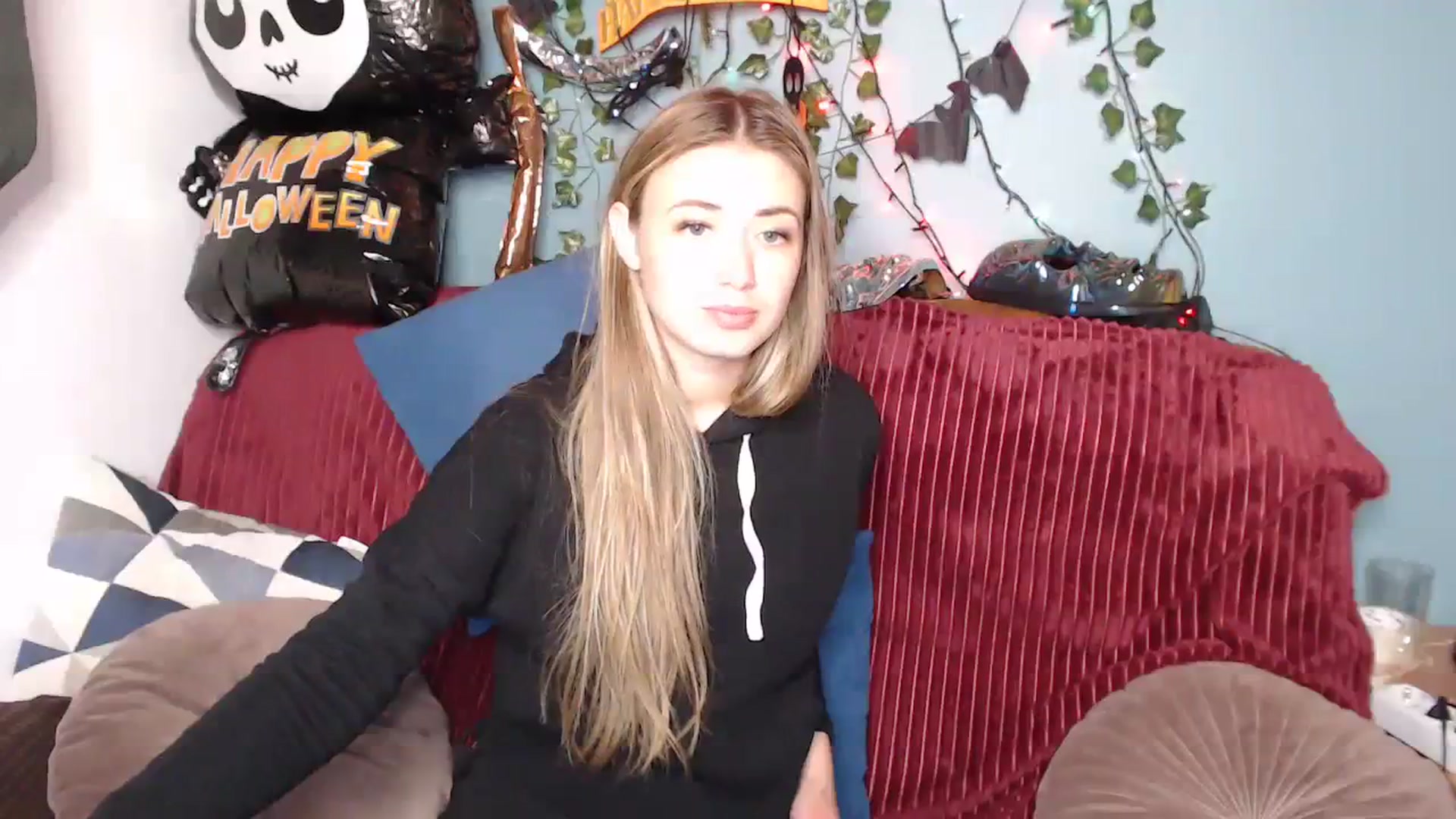 Gallery image thumbnail from Klorisse's myfreecams stream on, 10/16/2023, 17:26 image 18 of 20