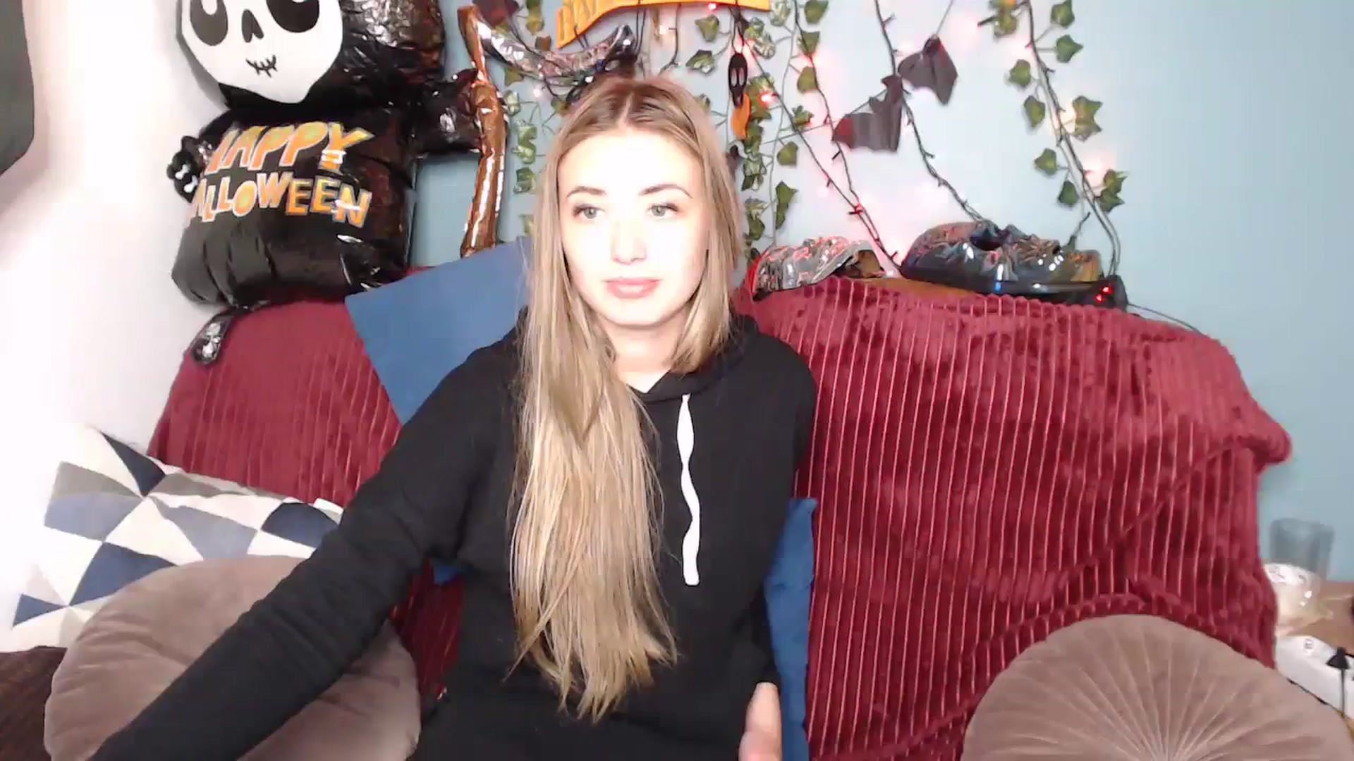 Gallery image thumbnail from Klorisse's myfreecams stream on, 10/16/2023, 17:26 image 13 of 20
