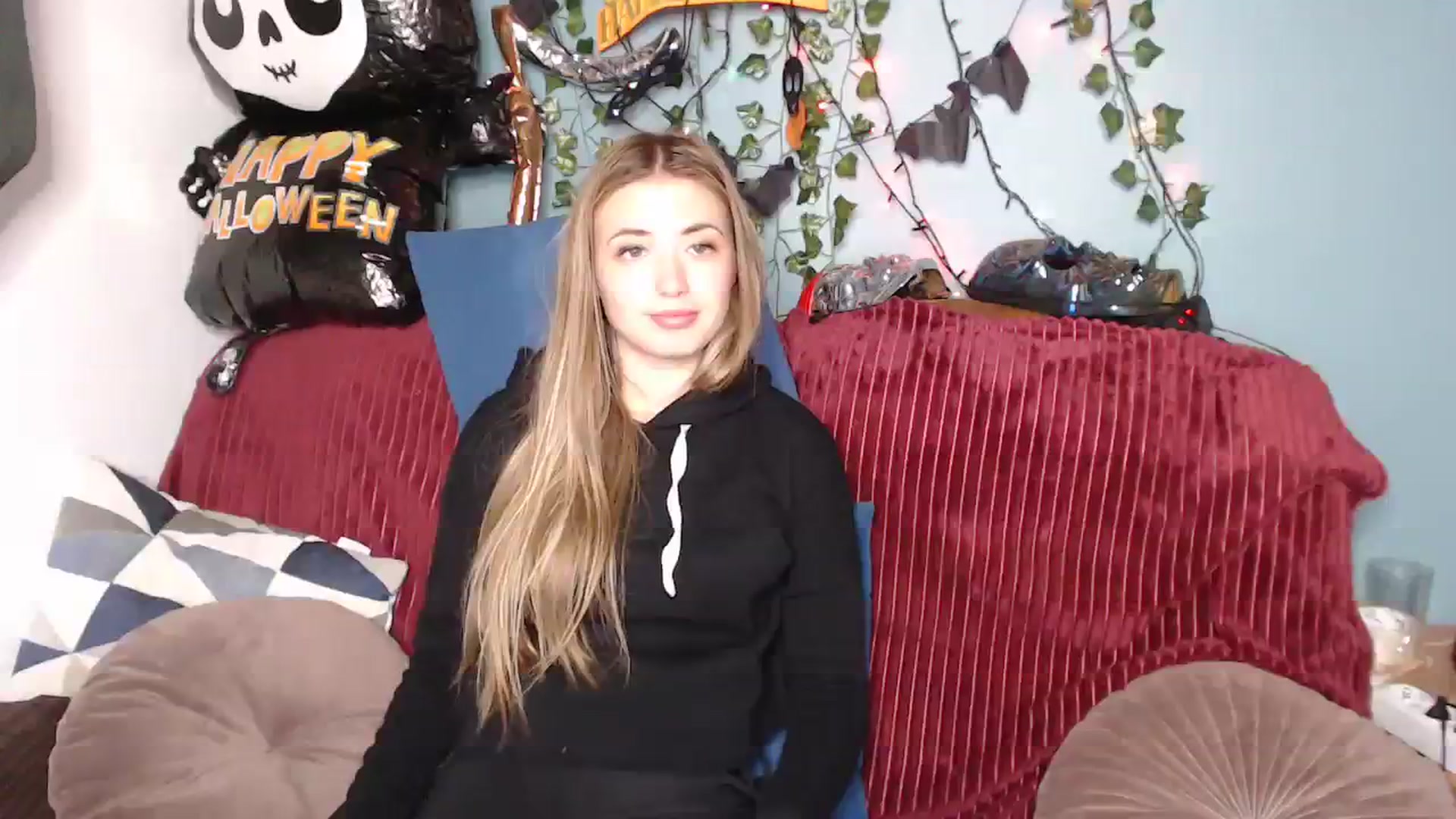 Gallery image thumbnail from Klorisse's myfreecams stream on, 10/16/2023, 17:26 image 4 of 20