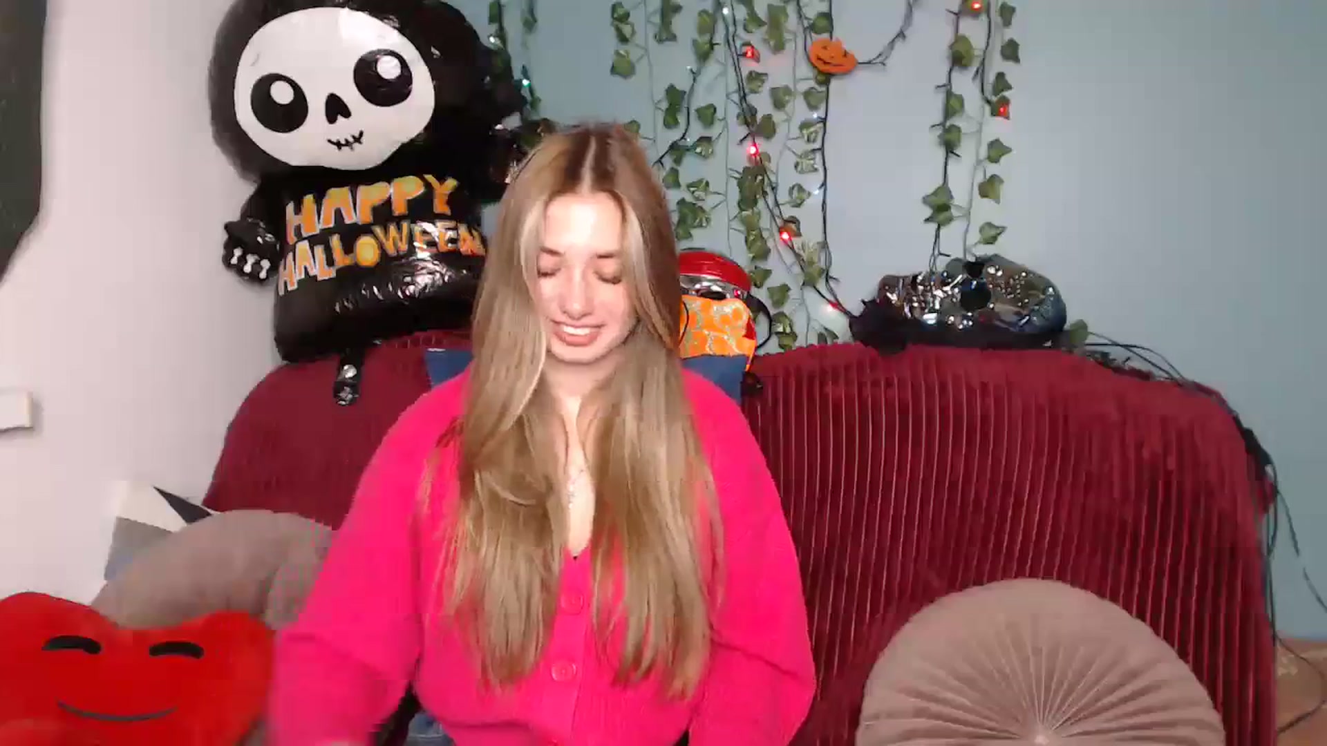 Gallery image thumbnail from Klorisse's myfreecams stream on, 10/17/2023, 13:03 image 6 of 20