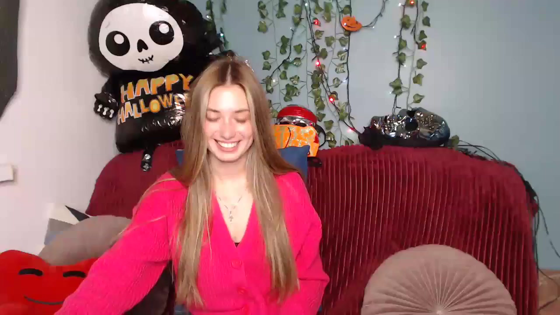 Gallery image thumbnail from Klorisse's myfreecams stream on, 10/17/2023, 13:03 image 11 of 20
