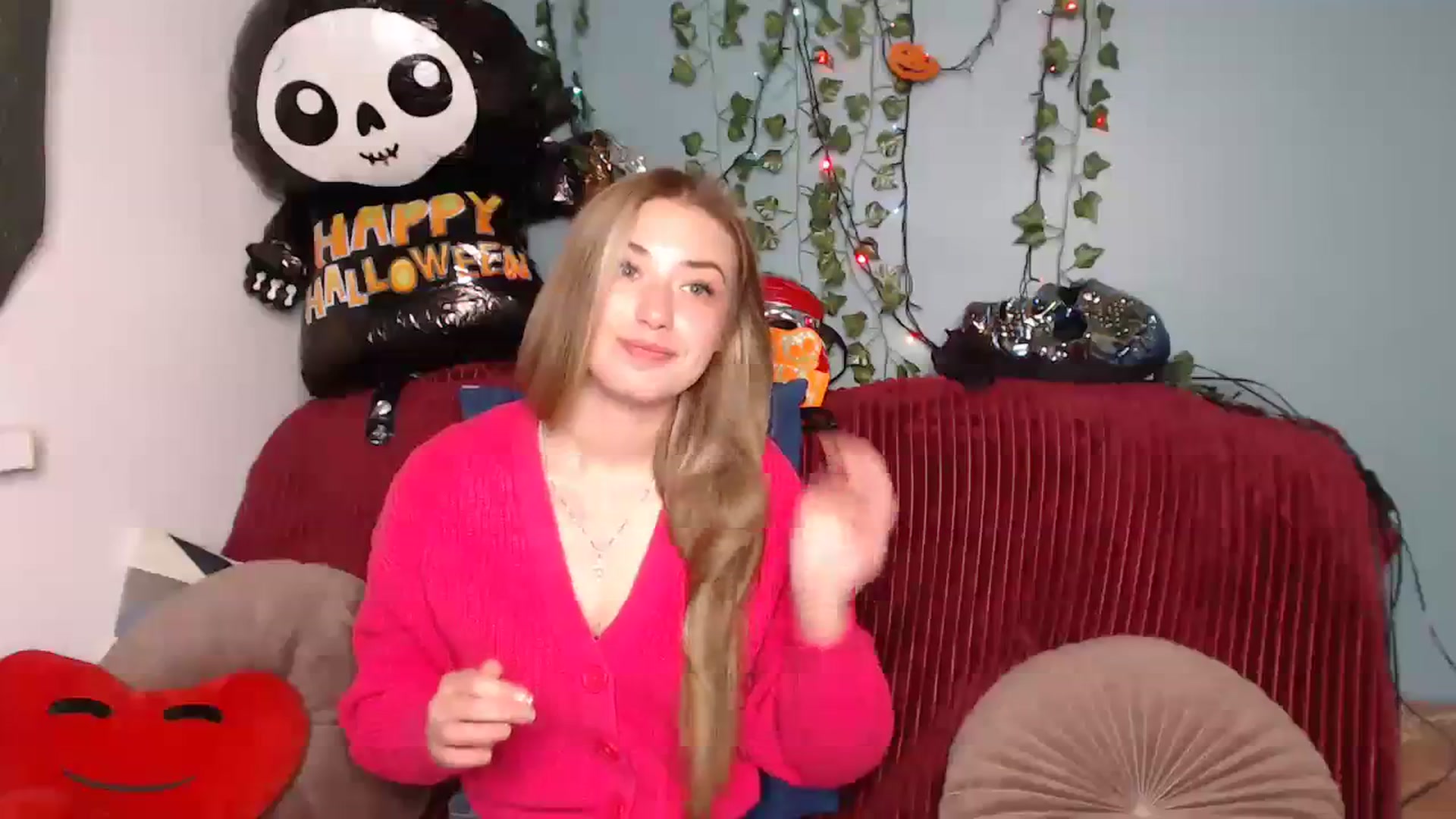 Gallery image thumbnail from Klorisse's myfreecams stream on, 10/17/2023, 13:03 image 9 of 20