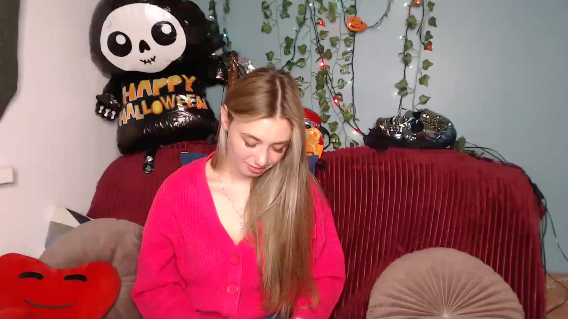 Gallery image thumbnail from Klorisse's myfreecams stream on, 10/17/2023, 13:03 image 4 of 20