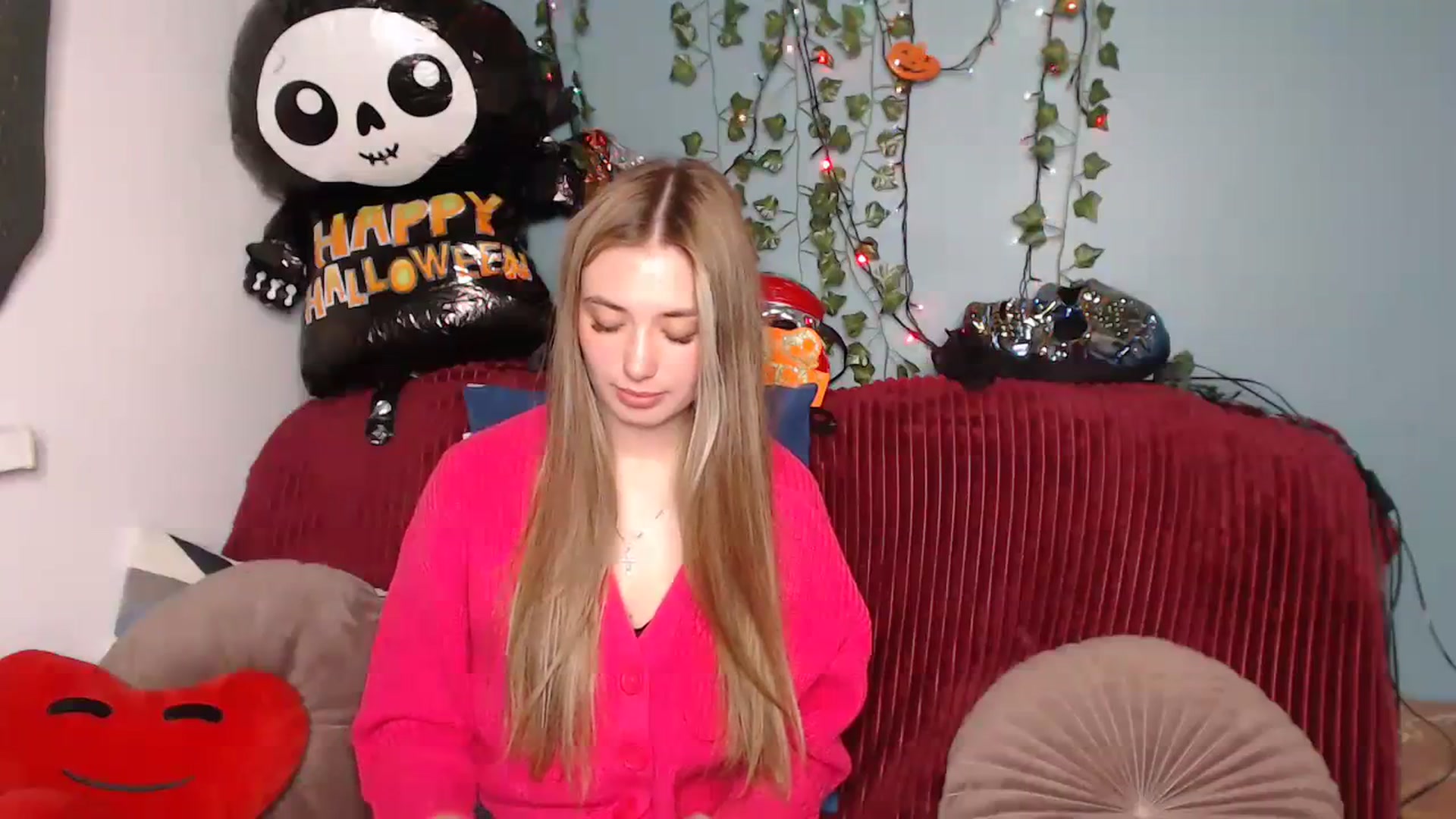Gallery image thumbnail from Klorisse's myfreecams stream on, 10/17/2023, 13:03 image 13 of 20