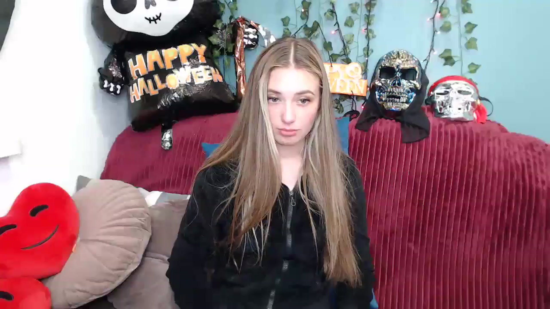 Gallery image thumbnail from Klorisse's myfreecams stream on, 10/18/2023, 14:33 image 17 of 20