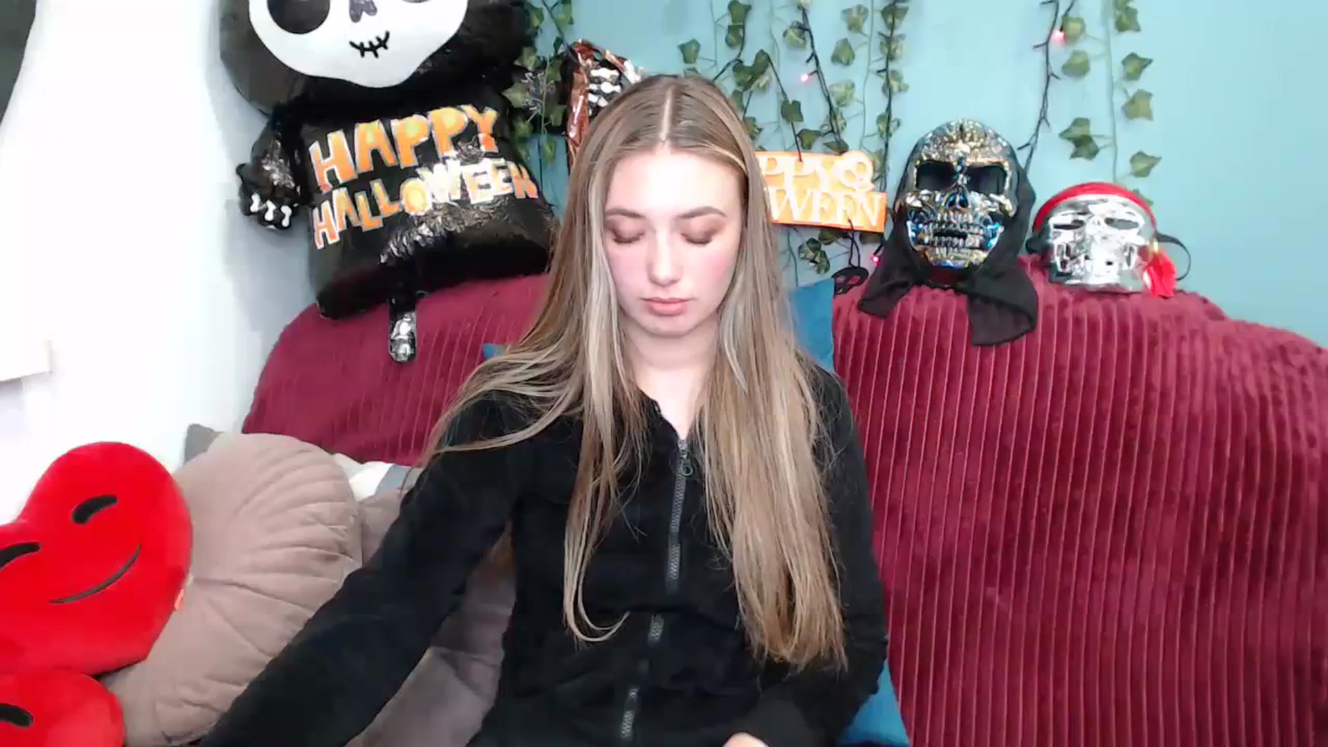 Gallery image thumbnail from Klorisse's myfreecams stream on, 10/18/2023, 14:33 image 9 of 20