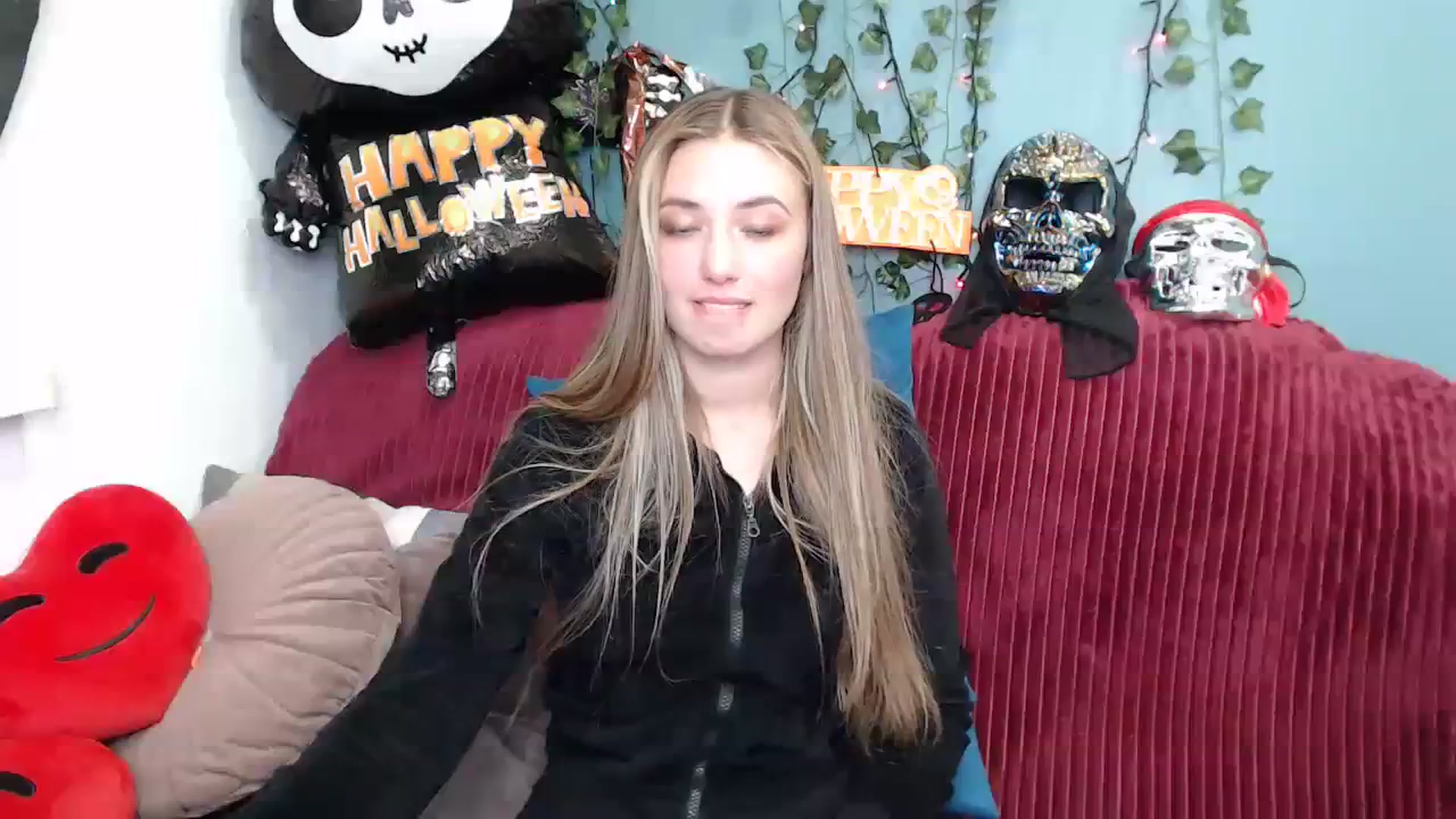 Gallery image thumbnail from Klorisse's myfreecams stream on, 10/18/2023, 14:33 image 16 of 20