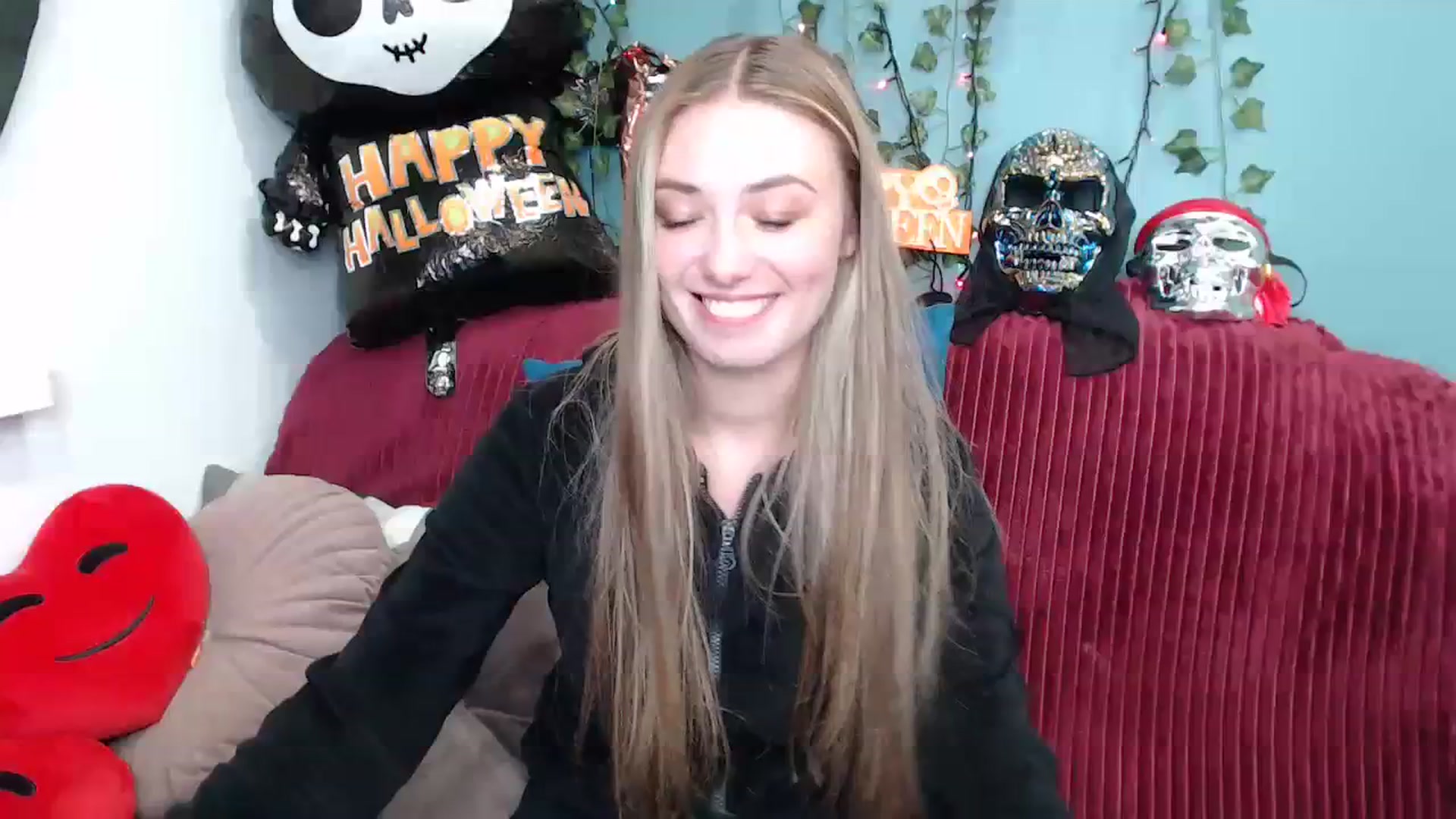 Gallery image thumbnail from Klorisse's myfreecams stream on, 10/18/2023, 14:33 image 1 of 20