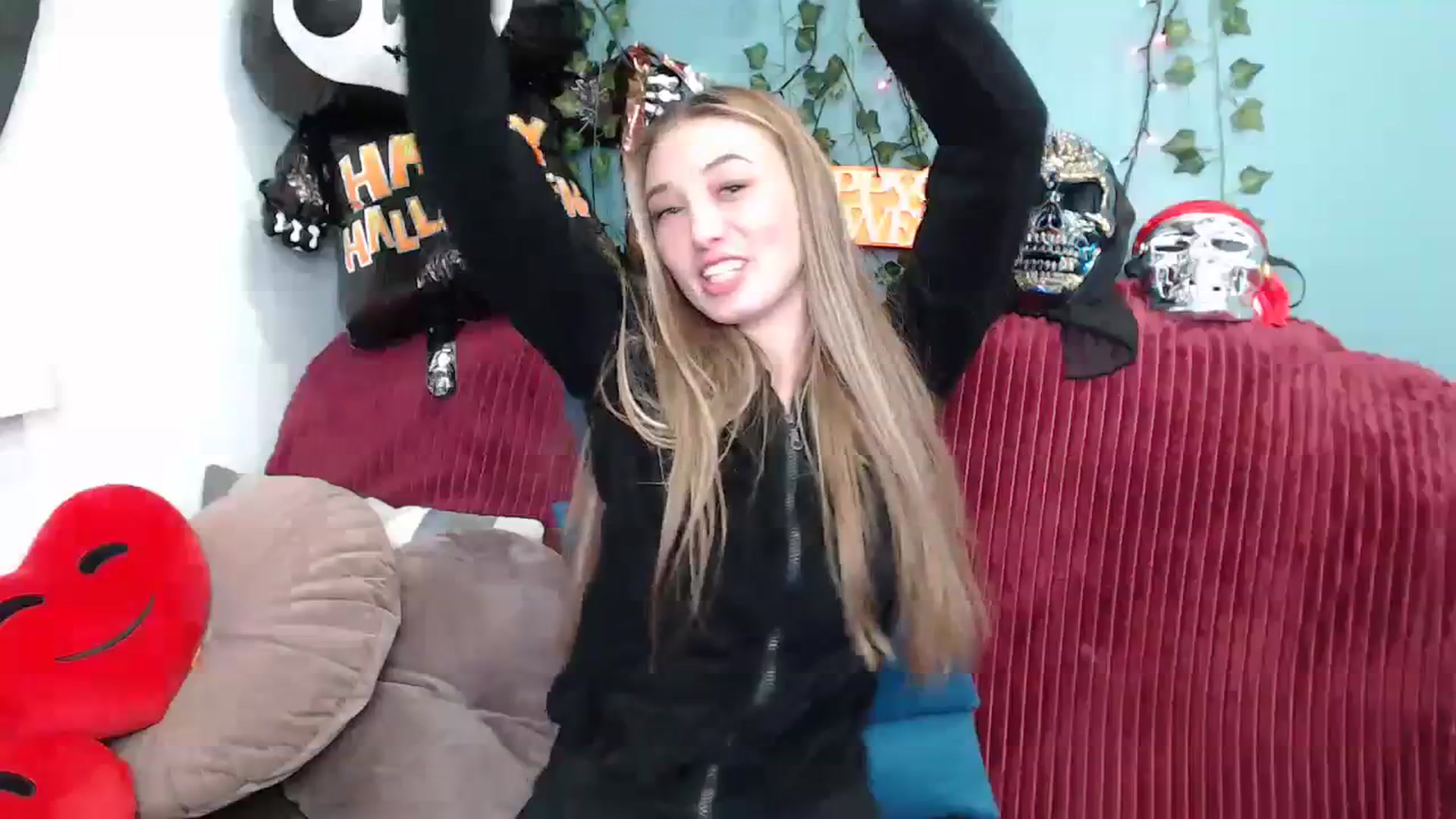 Gallery image thumbnail from Klorisse's myfreecams stream on, 10/18/2023, 14:33 image 12 of 20