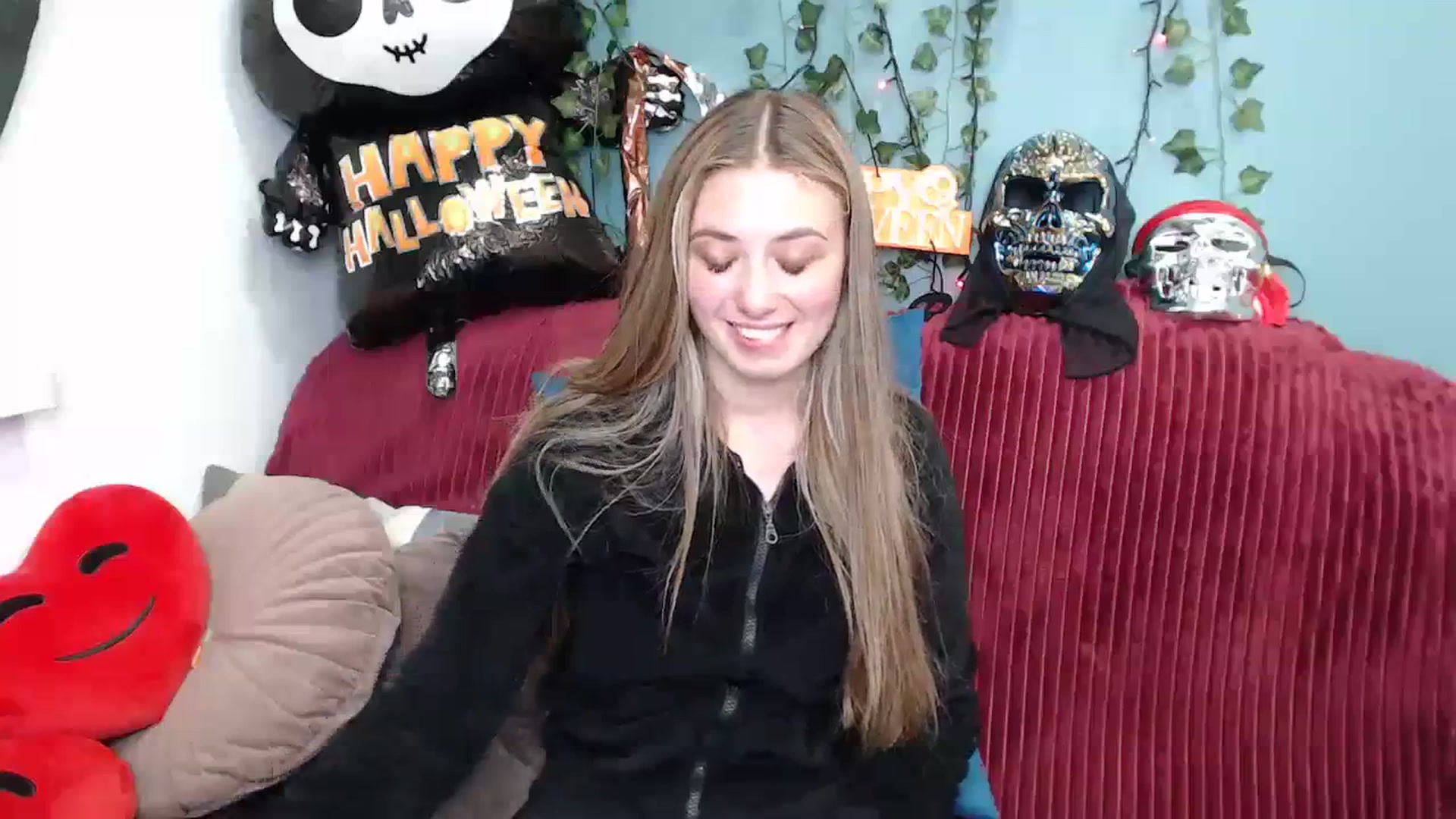 Gallery image thumbnail from Klorisse's myfreecams stream on, 10/18/2023, 14:33 image 14 of 20