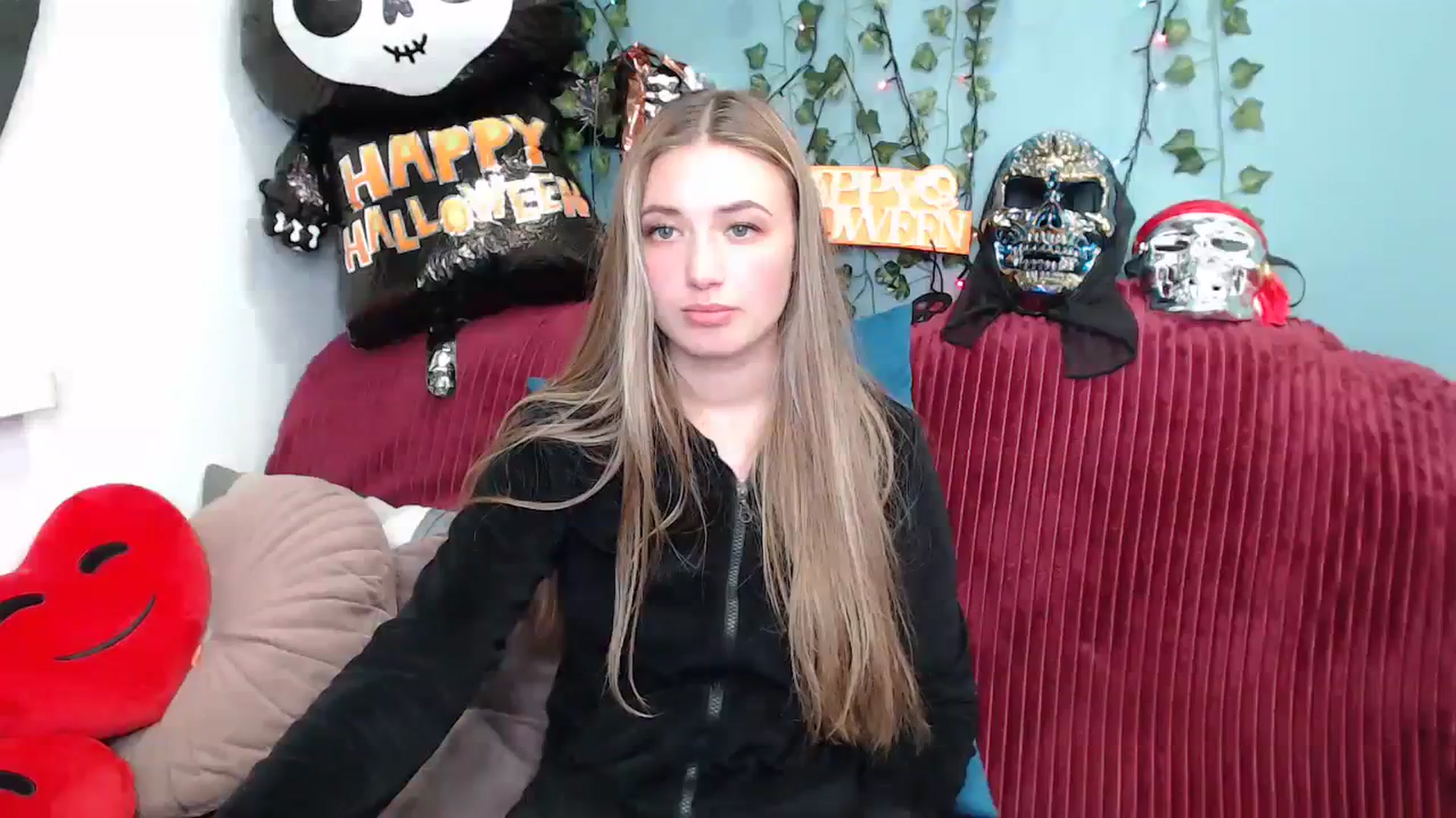 Gallery image thumbnail from Klorisse's myfreecams stream on, 10/18/2023, 14:33 image 10 of 20