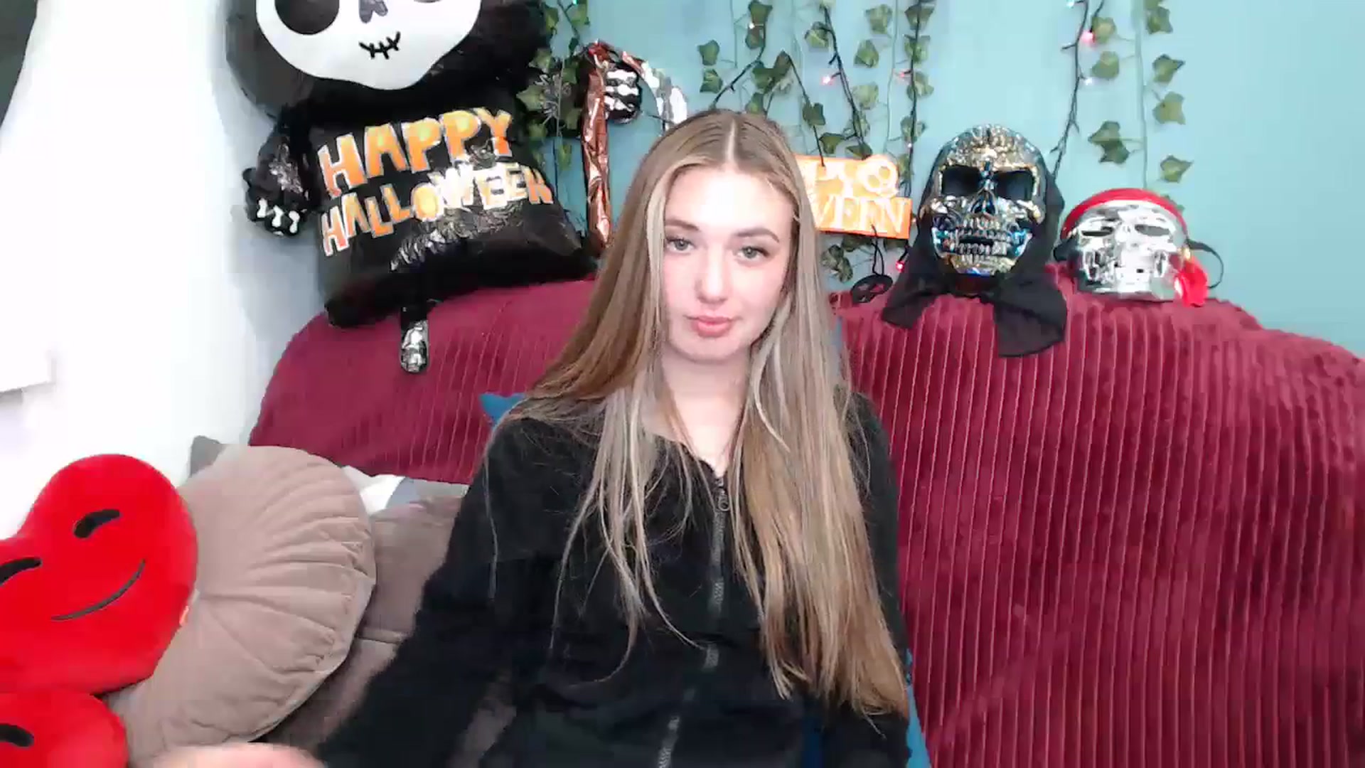 Gallery image thumbnail from Klorisse's myfreecams stream on, 10/18/2023, 14:33 image 19 of 20
