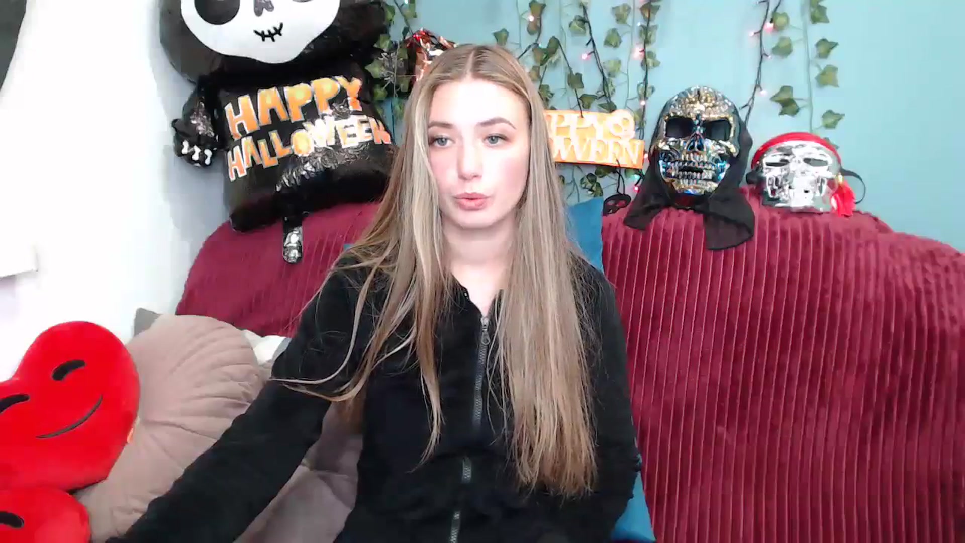 Gallery image thumbnail from Klorisse's myfreecams stream on, 10/18/2023, 14:33 image 7 of 20