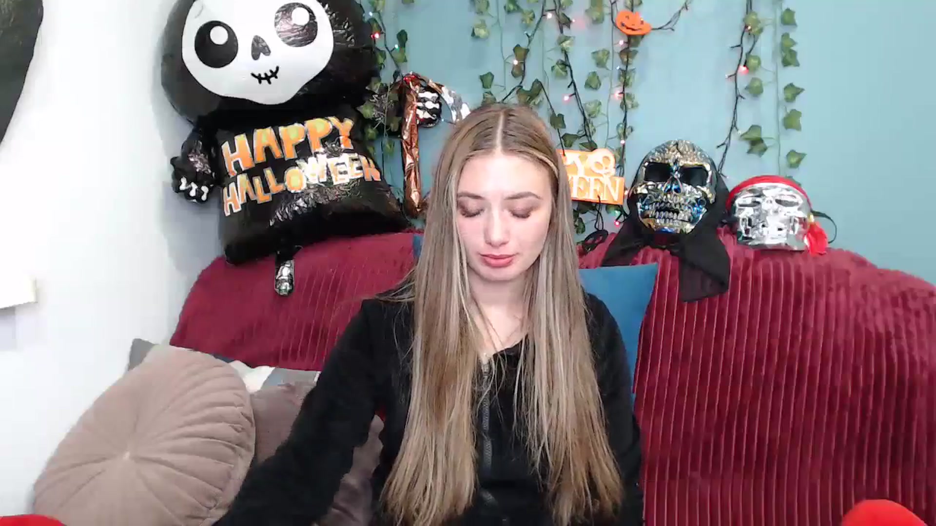 Gallery image thumbnail from Klorisse's myfreecams stream on, 10/18/2023, 15:45 image 10 of 20