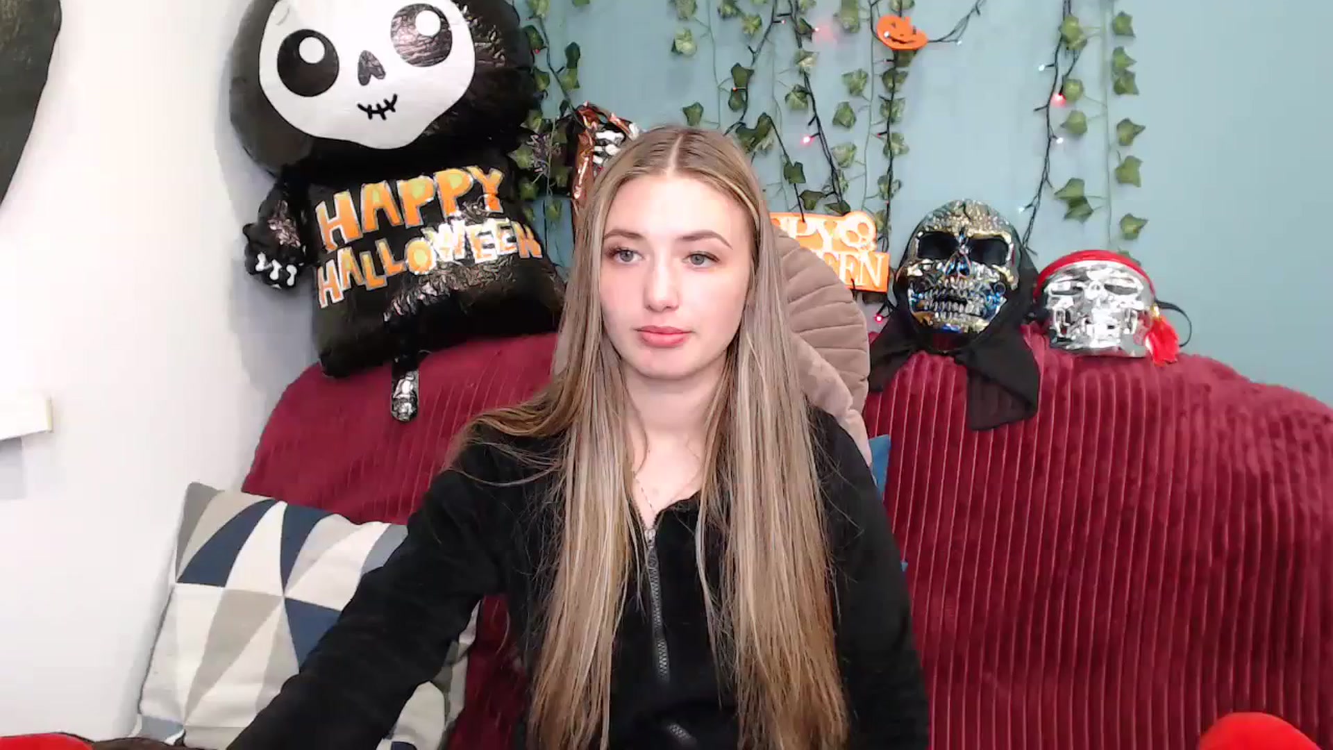 Gallery image thumbnail from Klorisse's myfreecams stream on, 10/18/2023, 15:45 image 16 of 20