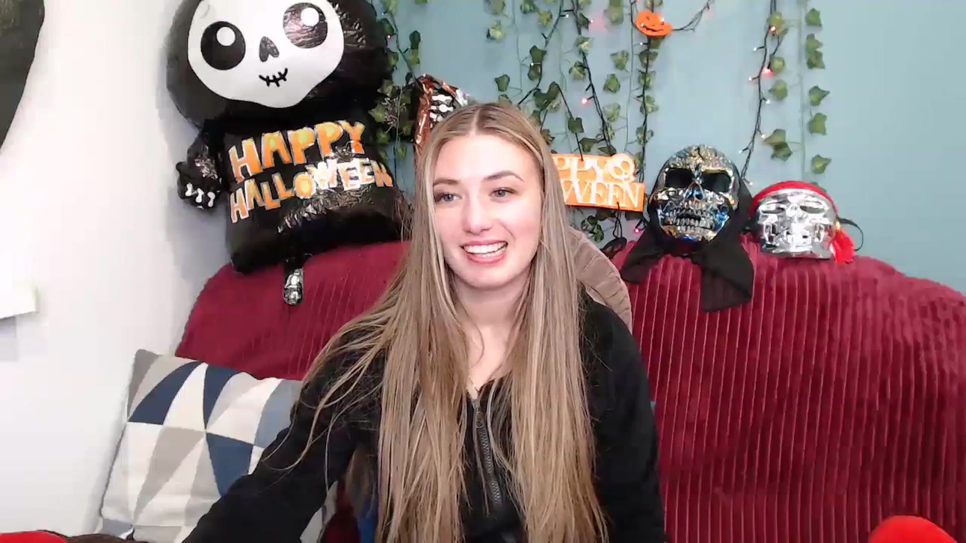 Gallery image thumbnail from Klorisse's myfreecams stream on, 10/18/2023, 15:45 image 19 of 20