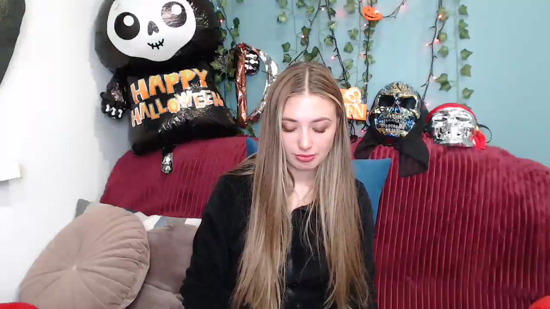 Gallery image thumbnail from Klorisse's myfreecams stream on, 10/18/2023, 15:45 image 2 of 20