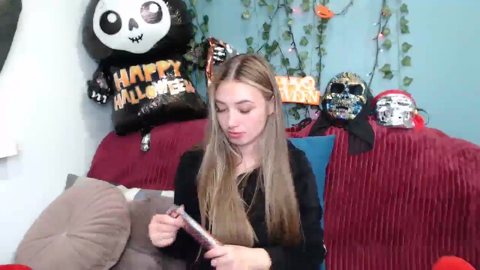 Gallery image thumbnail from Klorisse's myfreecams stream on, 10/18/2023, 15:45 image 4 of 20