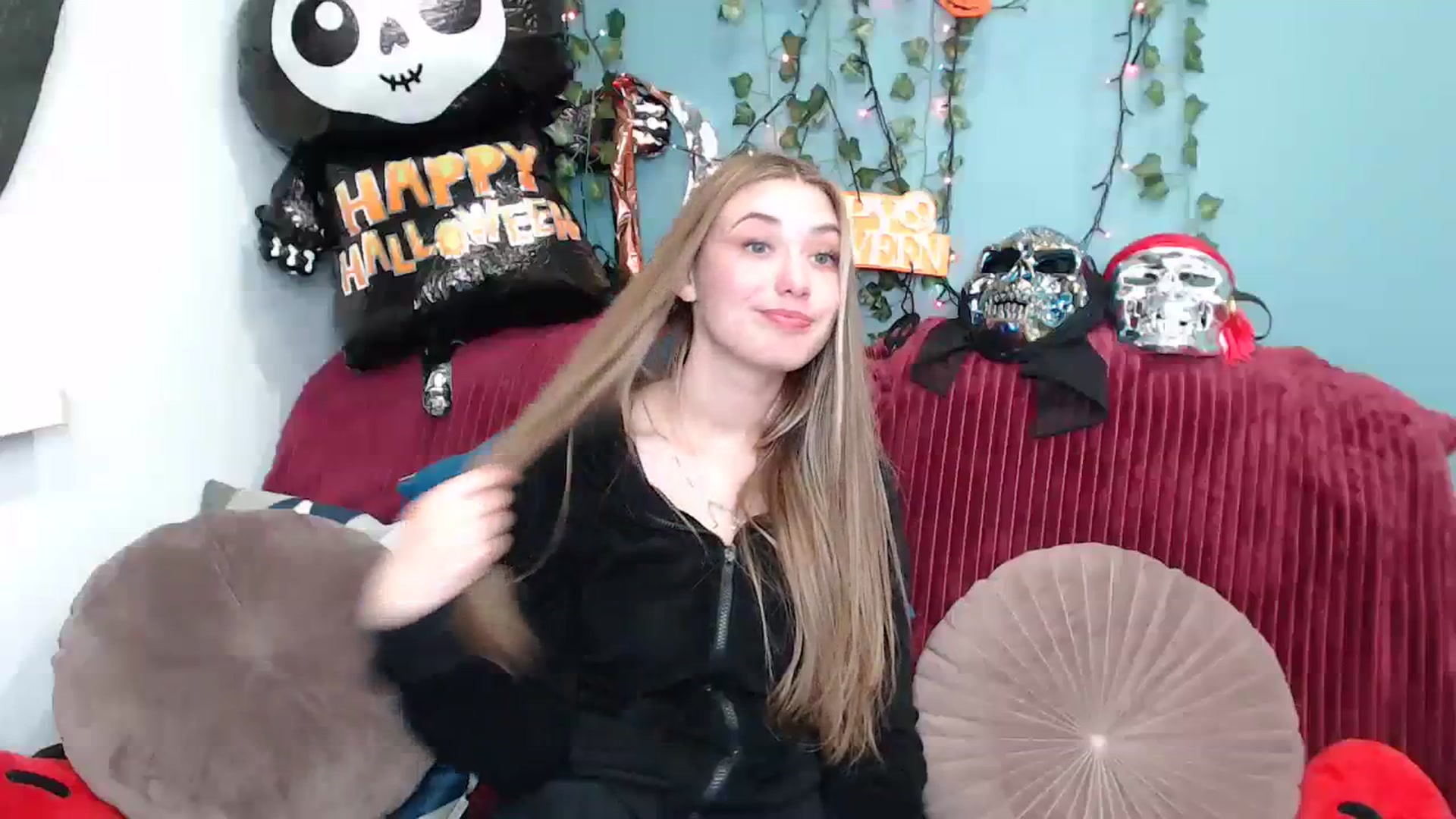 Gallery image thumbnail from Klorisse's myfreecams stream on, 10/18/2023, 17:23 image 5 of 20