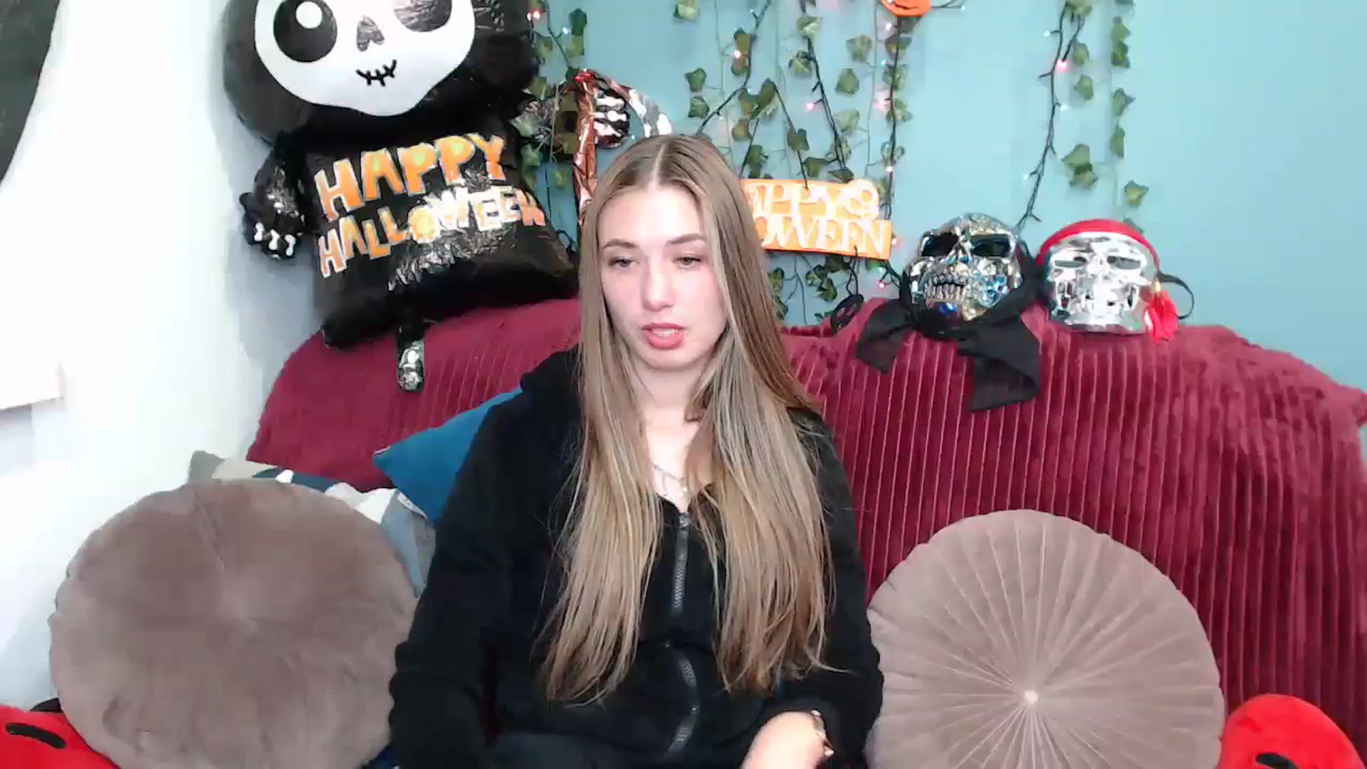 Gallery image thumbnail from Klorisse's myfreecams stream on, 10/18/2023, 17:23 image 6 of 20