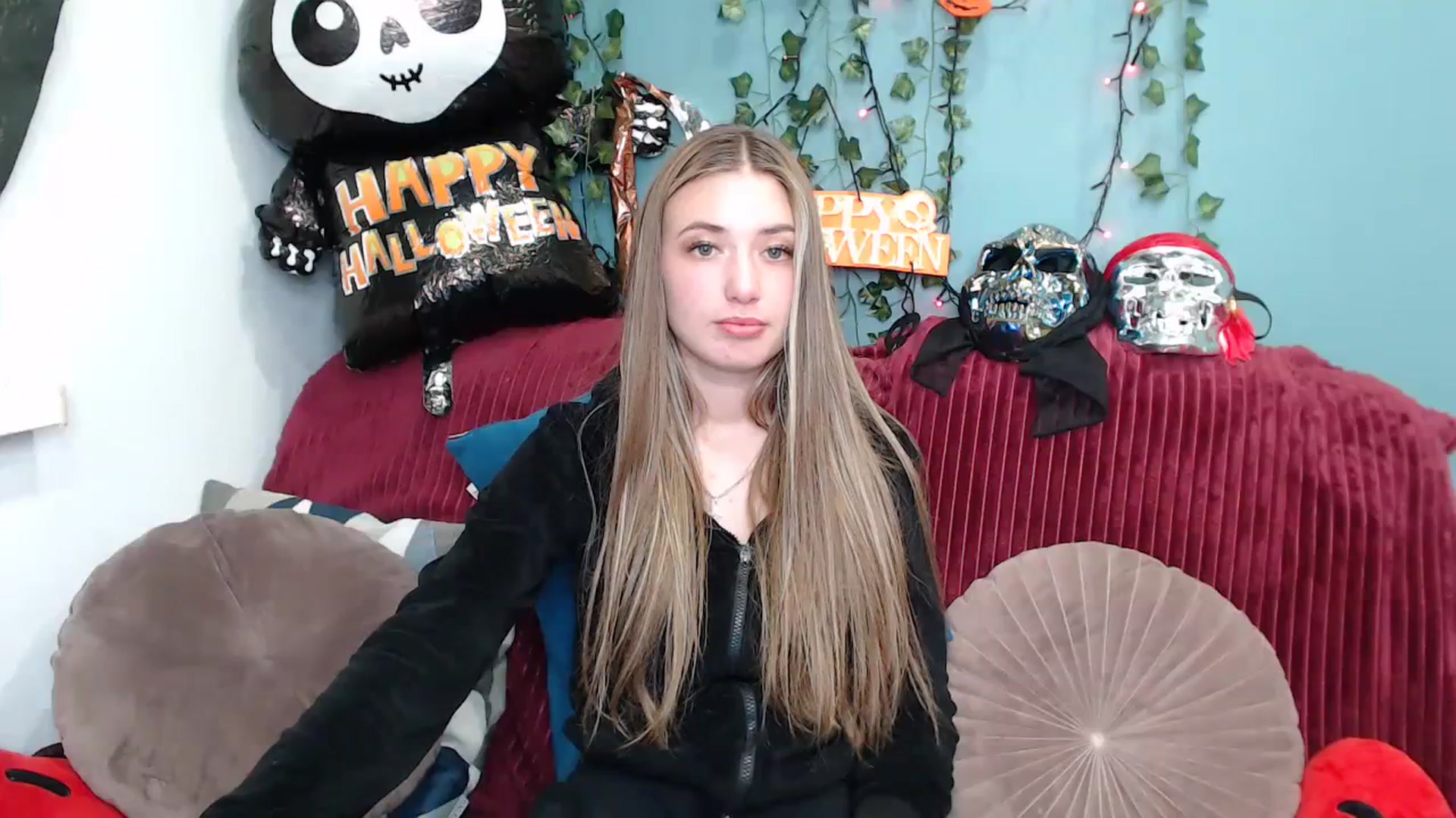 Gallery image thumbnail from Klorisse's myfreecams stream on, 10/18/2023, 17:23 image 3 of 20