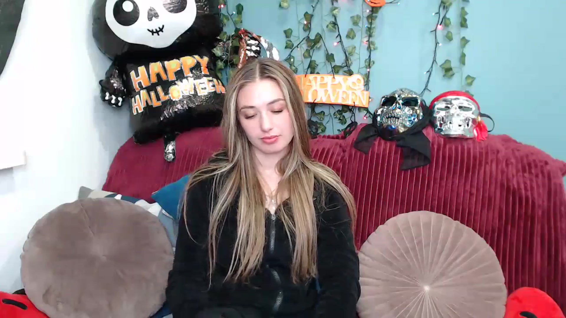 Gallery image thumbnail from Klorisse's myfreecams stream on, 10/18/2023, 17:23 image 10 of 20