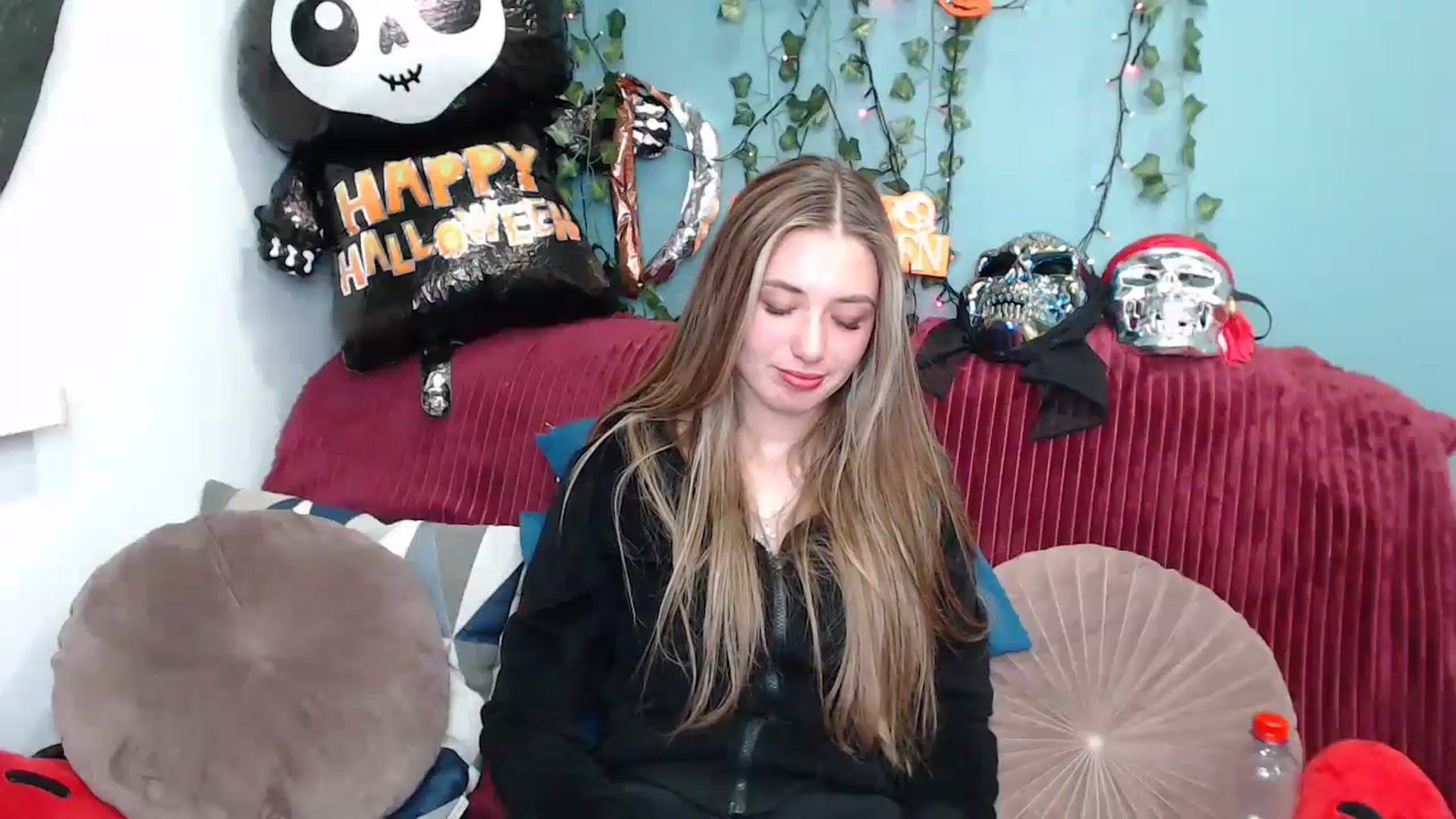 Gallery image thumbnail from Klorisse's myfreecams stream on, 10/18/2023, 17:23 image 15 of 20