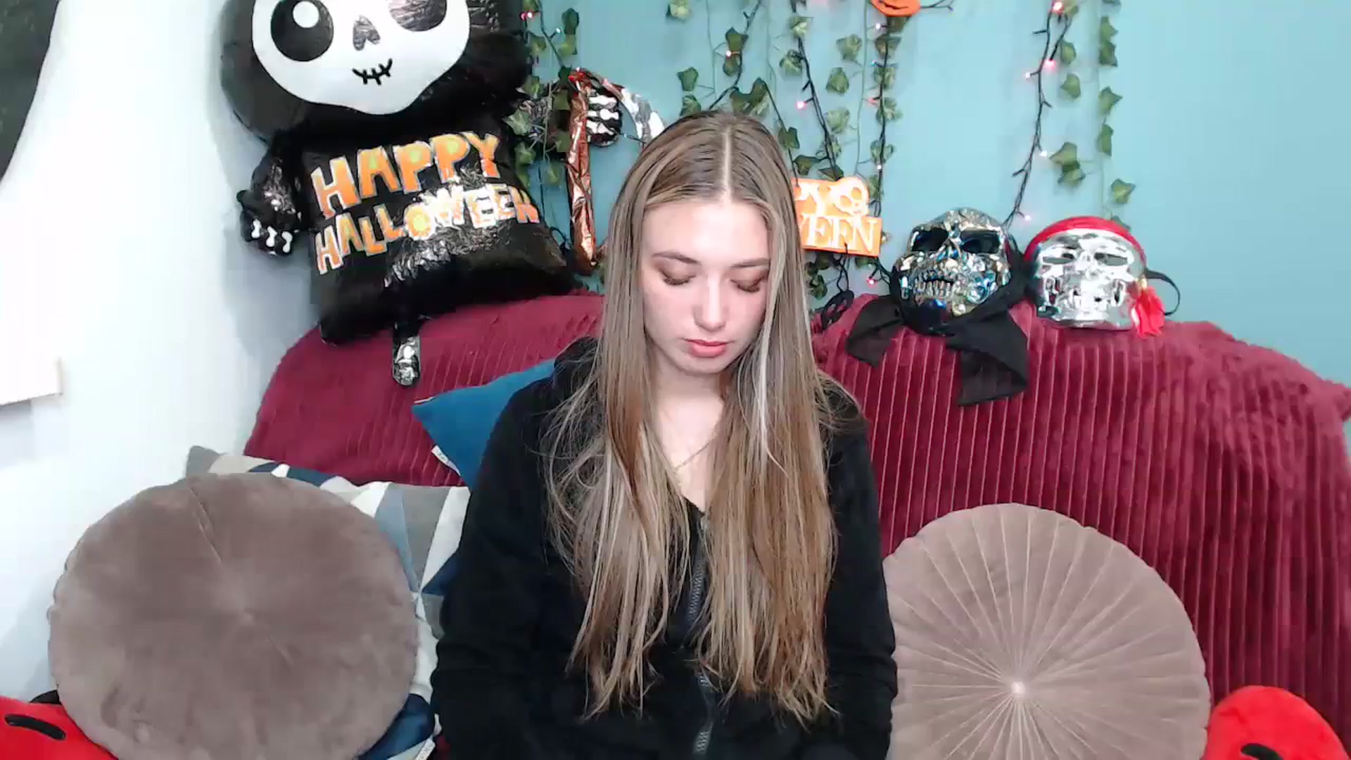 Gallery image thumbnail from Klorisse's myfreecams stream on, 10/18/2023, 17:23 image 1 of 20