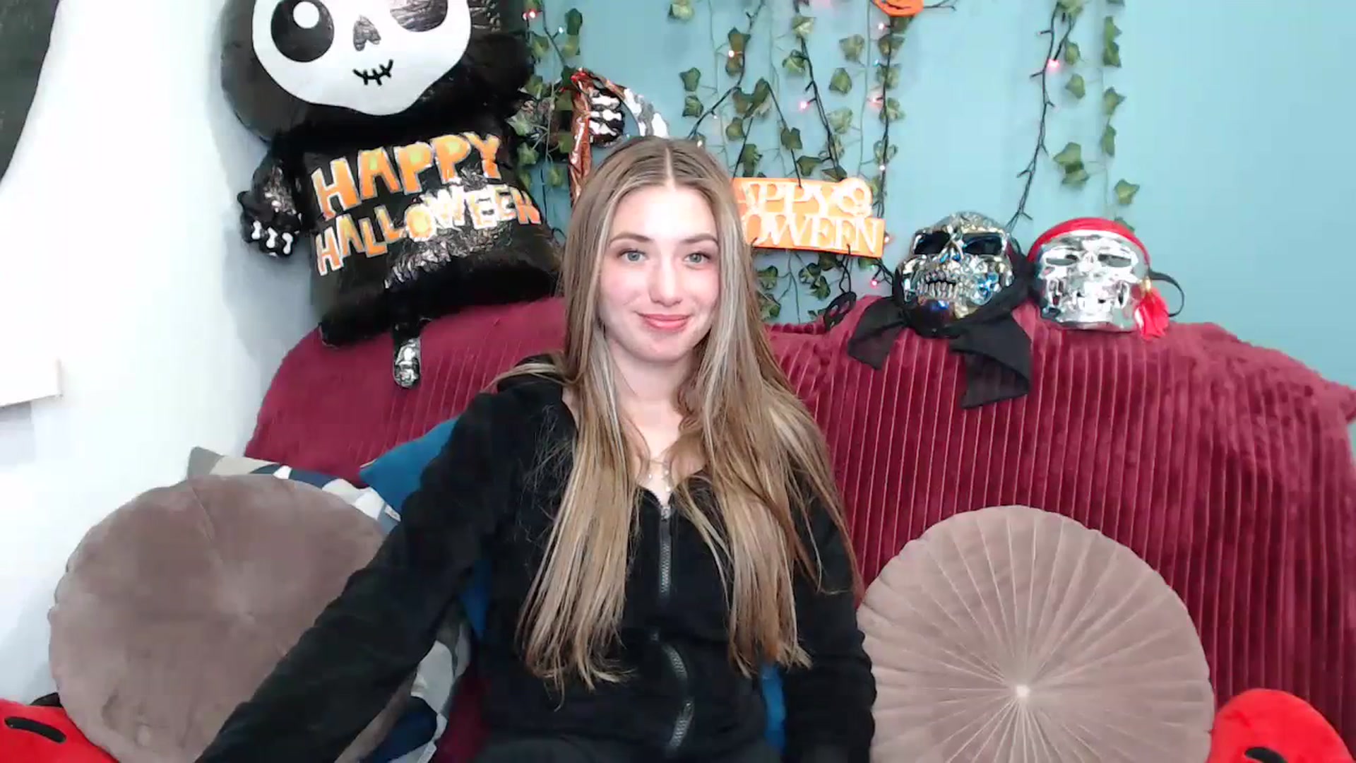 Gallery image thumbnail from Klorisse's myfreecams stream on, 10/18/2023, 17:23 image 9 of 20