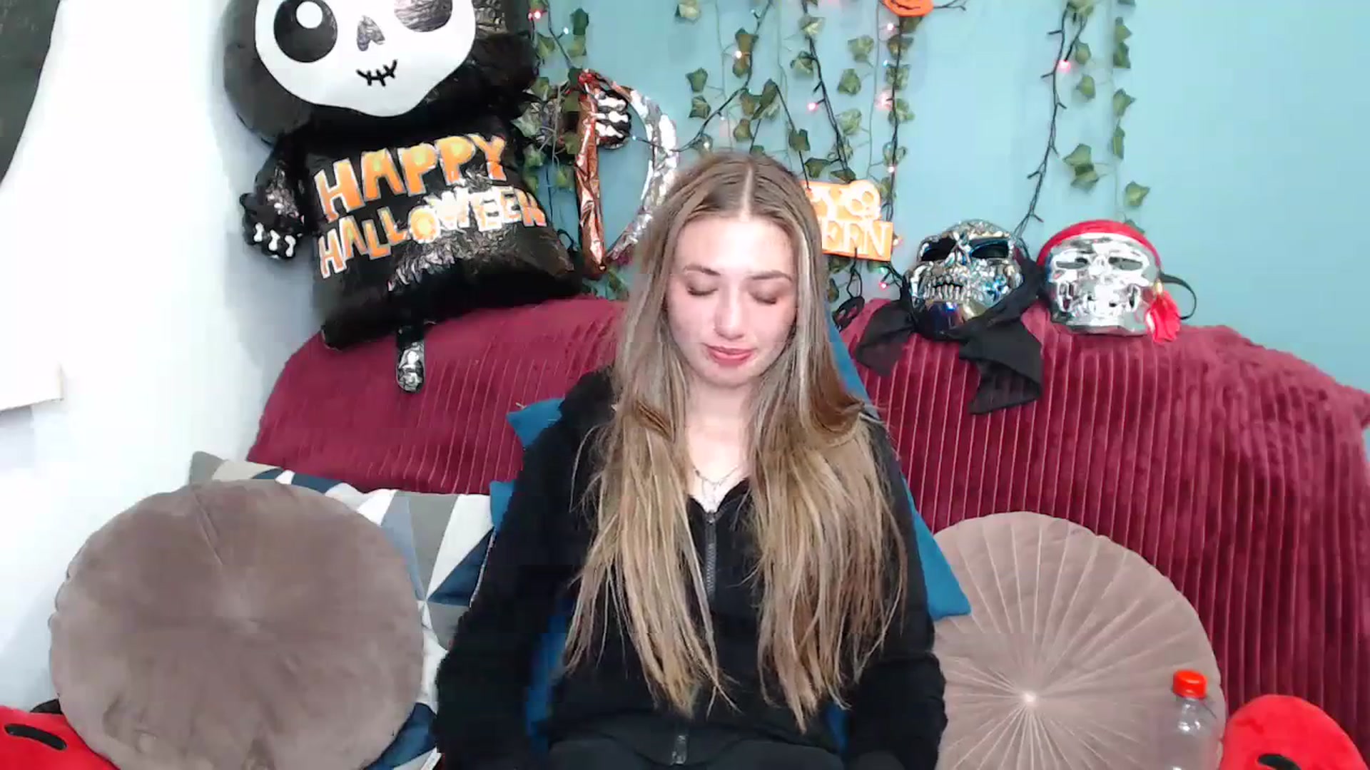 Gallery image thumbnail from Klorisse's myfreecams stream on, 10/18/2023, 17:23 image 18 of 20